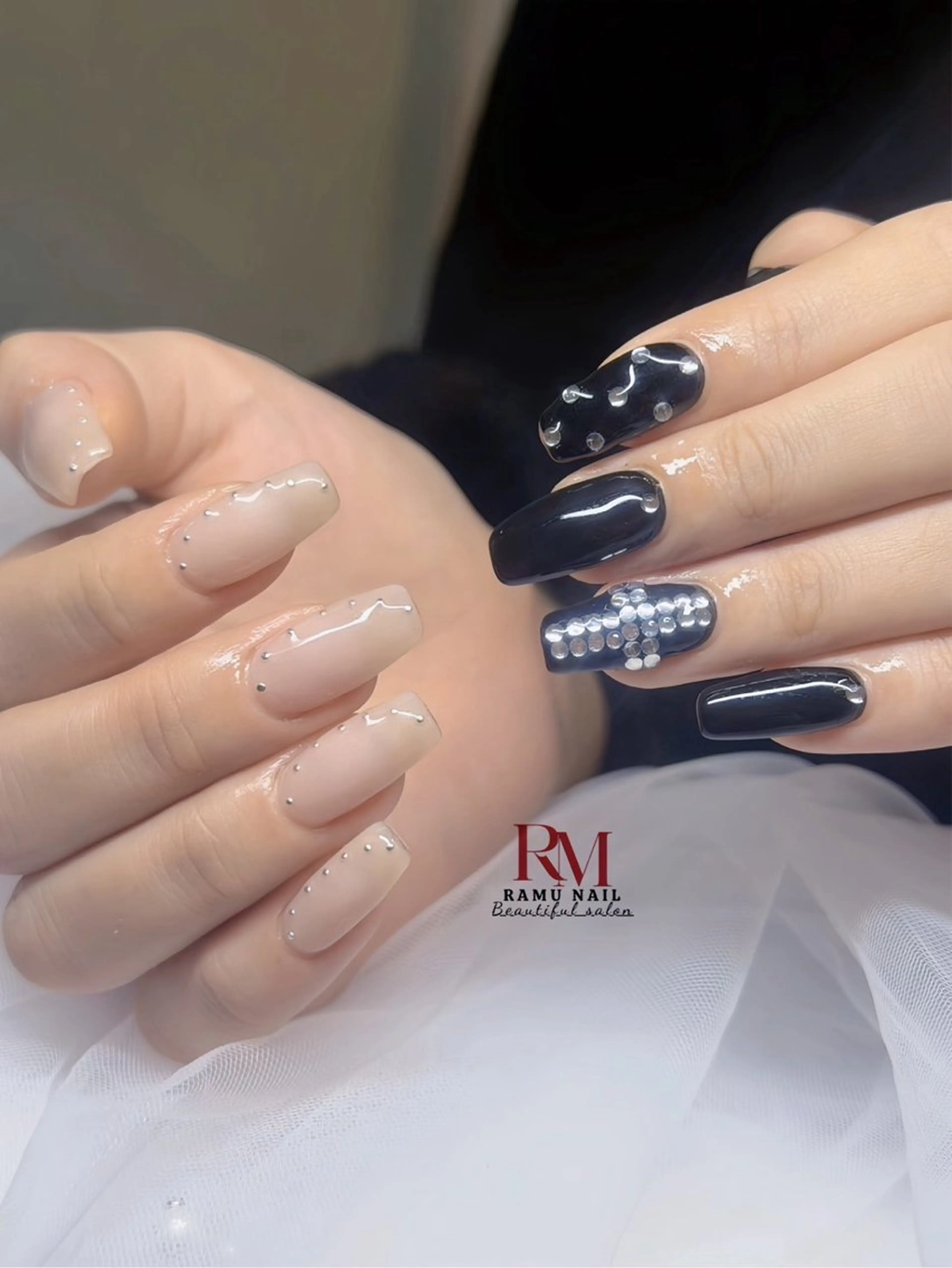 ネイル キラキラネイル マグネットネイル ミラーネイル ワンホンネイル 冬ネイル ハンドネイル RAMU Nail 恵比寿店のネイルデザイン