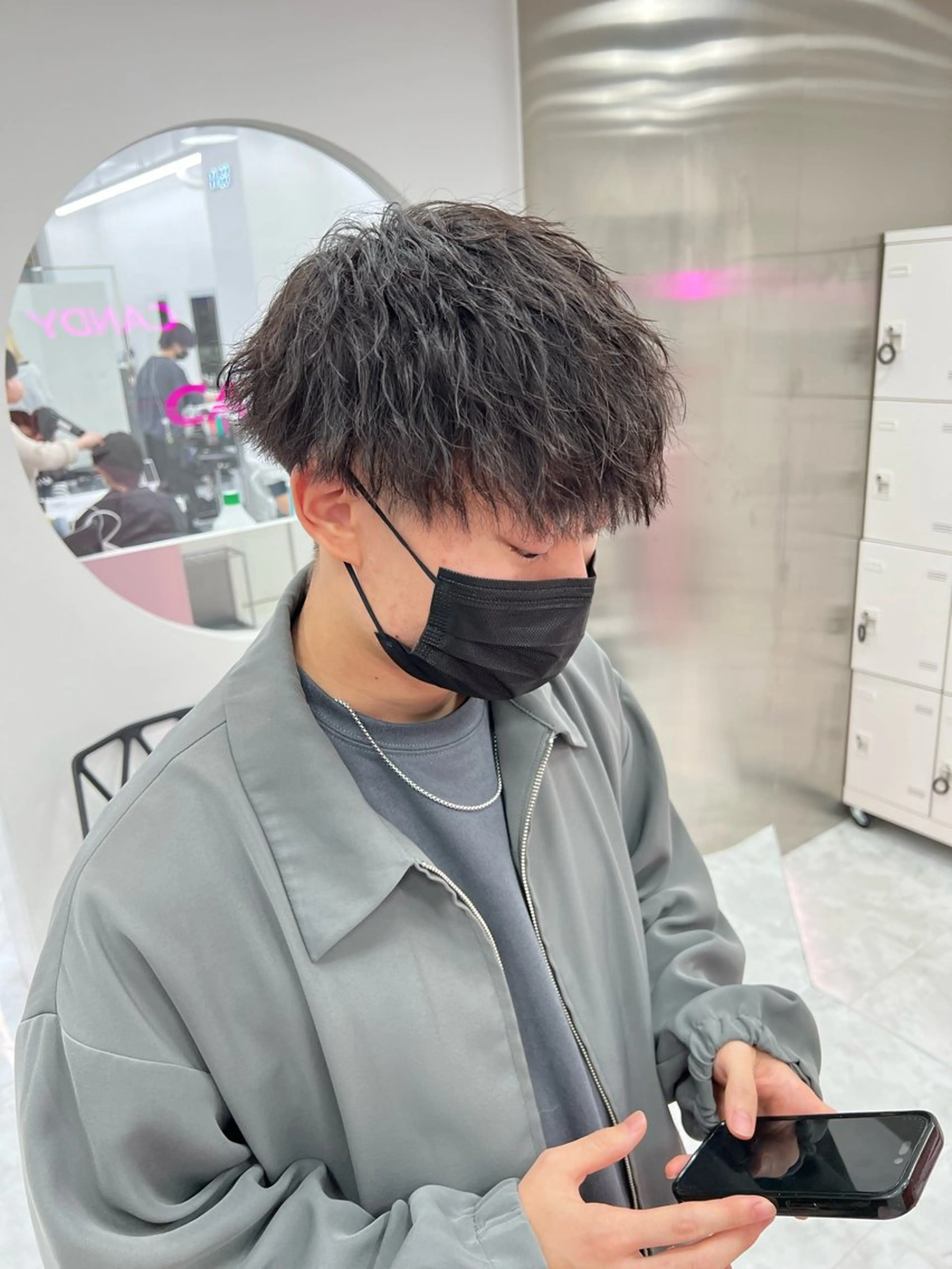 ミディアム パーマ メンズ ミディアムパーマ センターパート メンズ韓国風 韓国マッシュ マッシュウルフ カット ヘアカラー トリートメント ヘッドスパ ヘアセット トレンド/レイヤー うる艶🪞CANDYのヘアスタイル