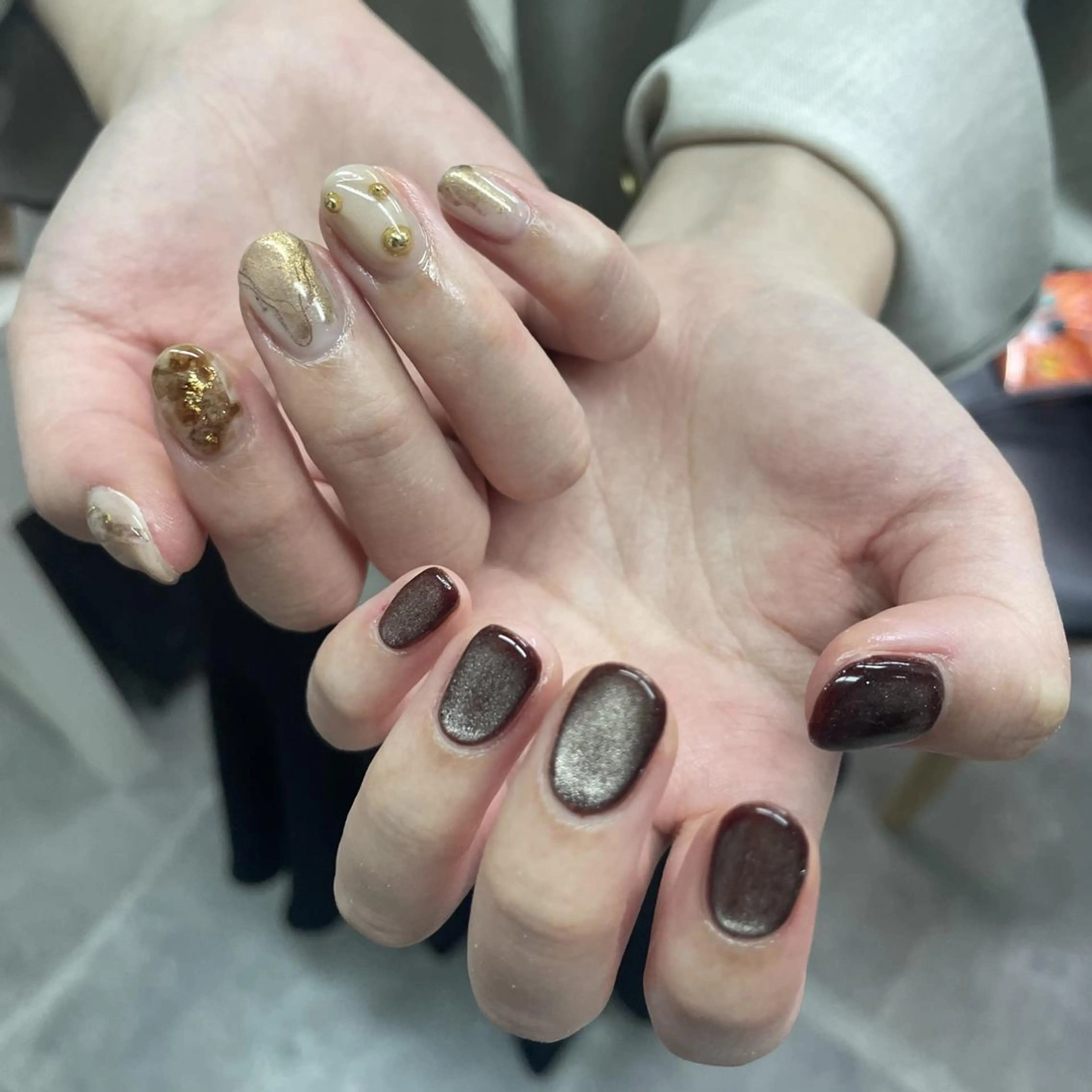 ネイル アートネイル ブラウン ジェルネイル グリーン マグネットネイル nailstudio eviz新宿店のネイルデザイン