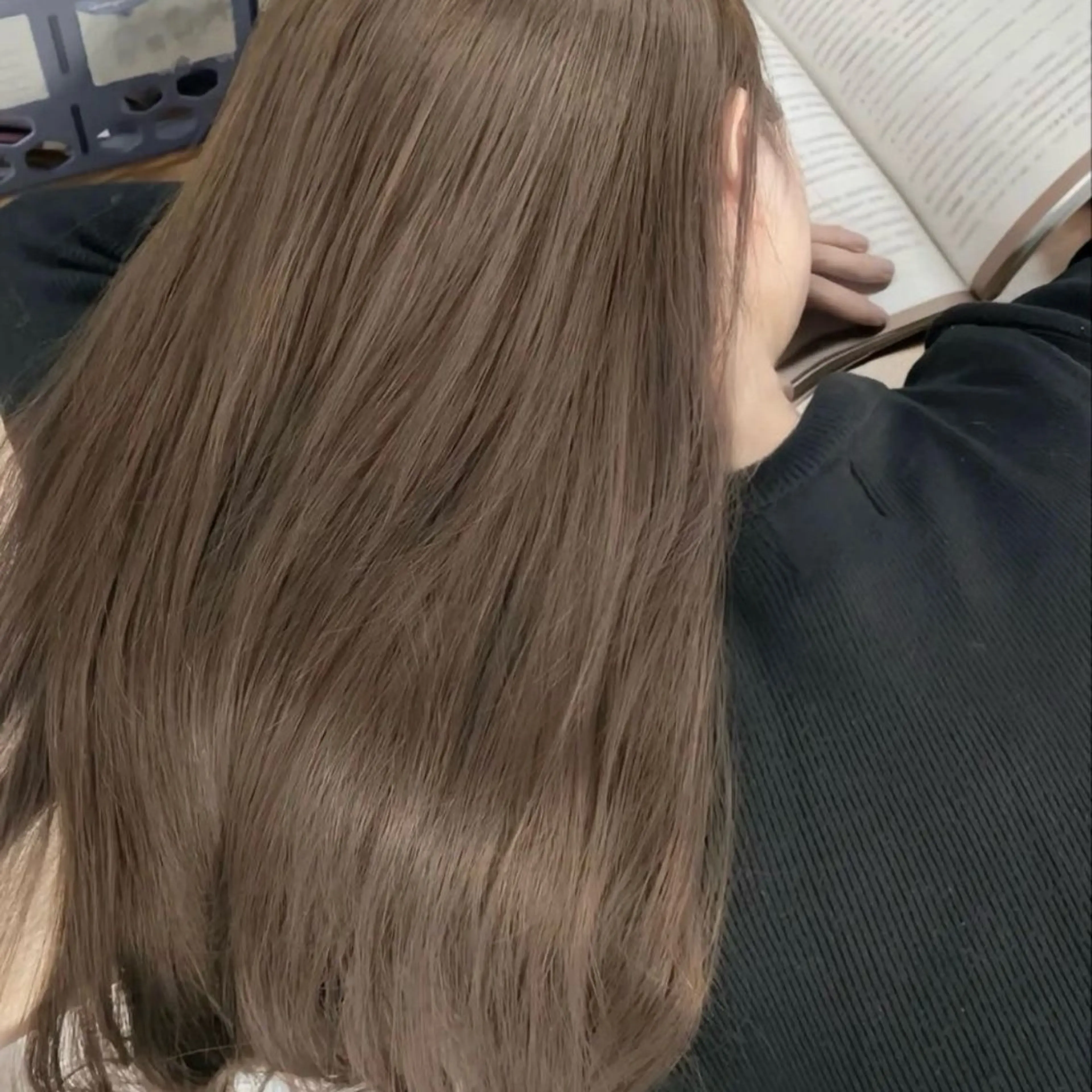 ミディアム カラー akane/ベージュ /オリーブ/ブラウンのヘアスタイル