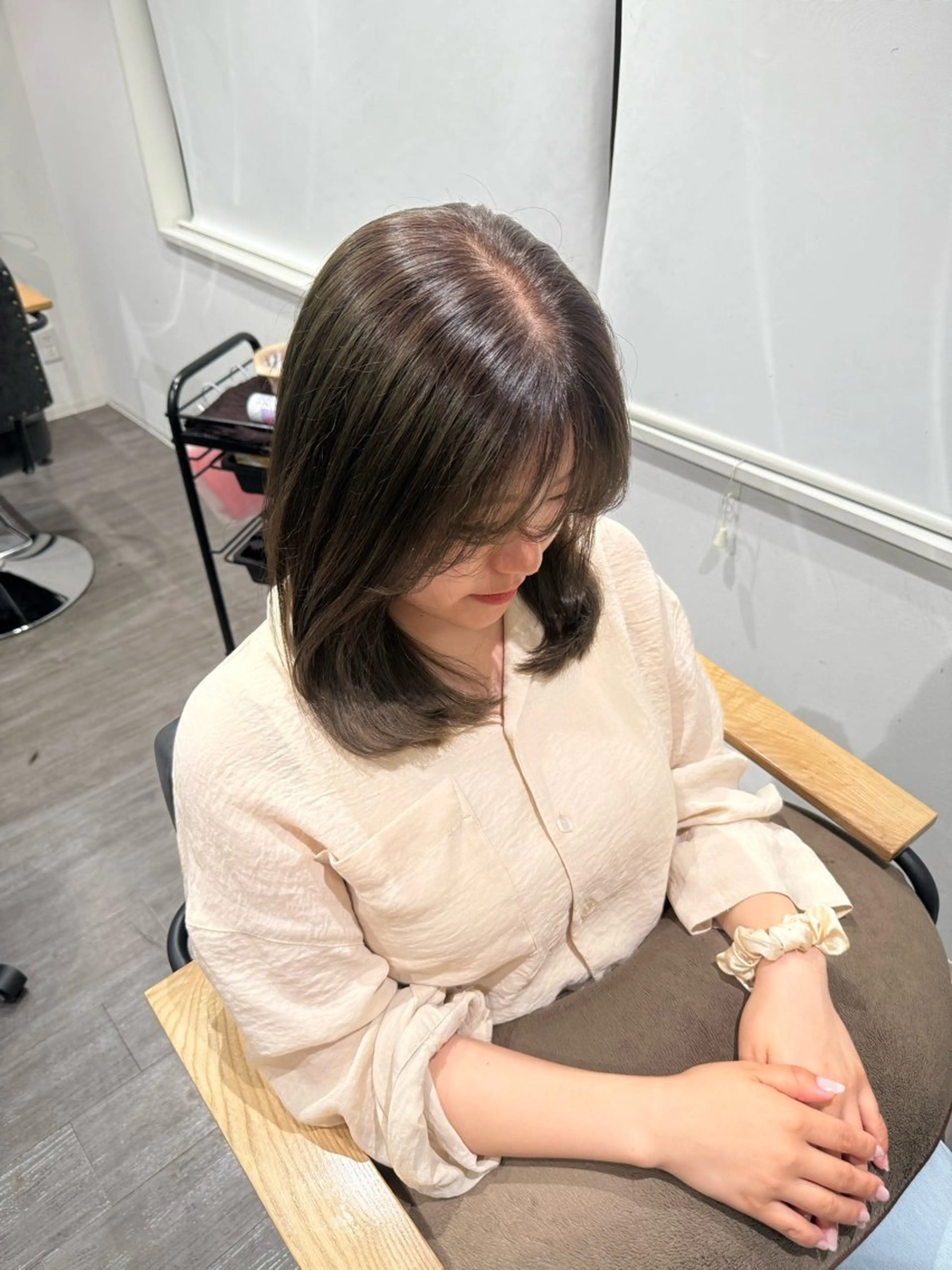 ミディアム カラー グレージュ オリーブグレージュ オリーブグレー カット ヘアカラー トリートメント 艶髪レイヤー上田 紗也🇰🇷💗のヘアスタイル