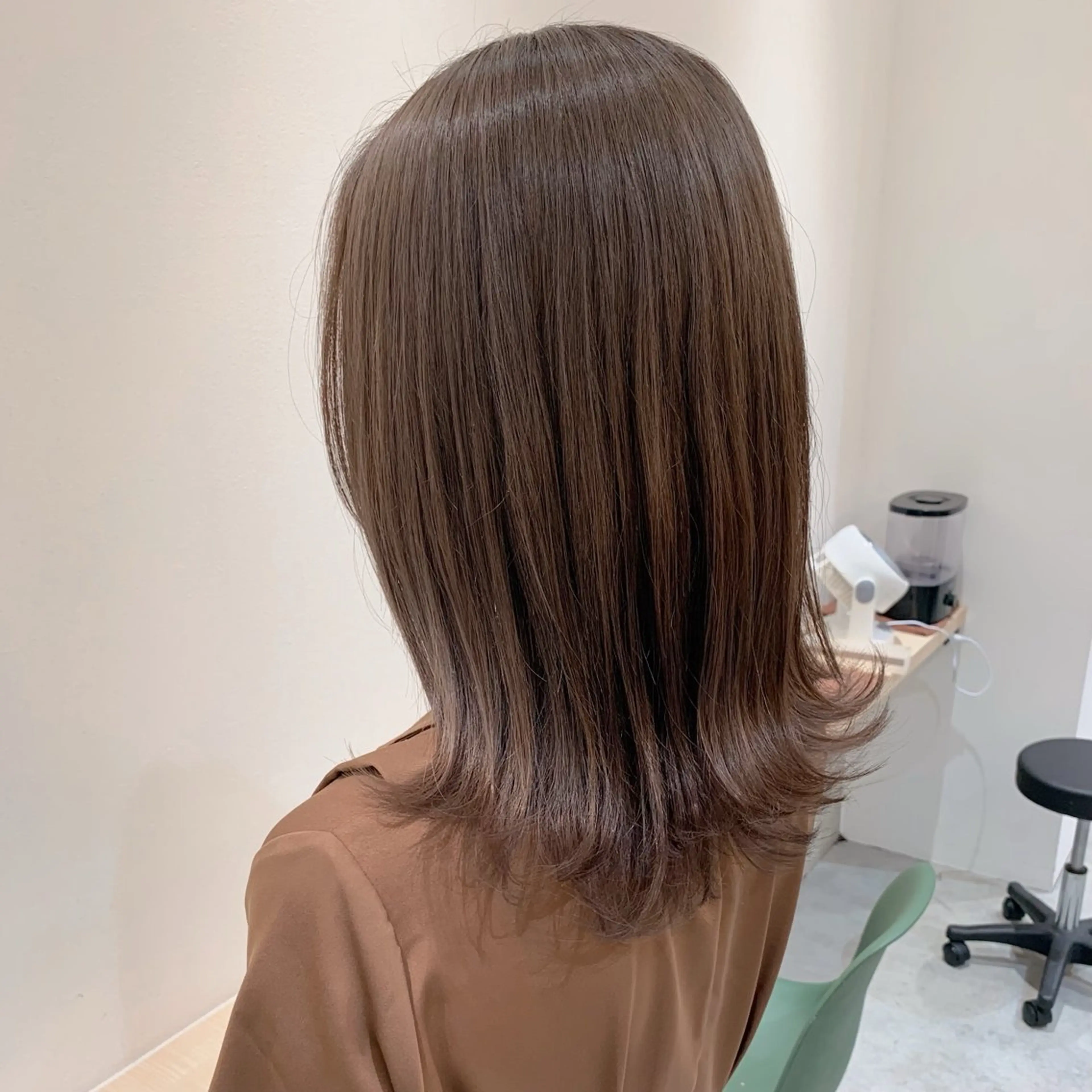 ミディアム カラー ヘアアレンジ グレージュ ミルクティーグレージュ Apero【アペロ】所属・パーマ/暖色/ボブ イワタテ🇰🇷のヘアスタイル