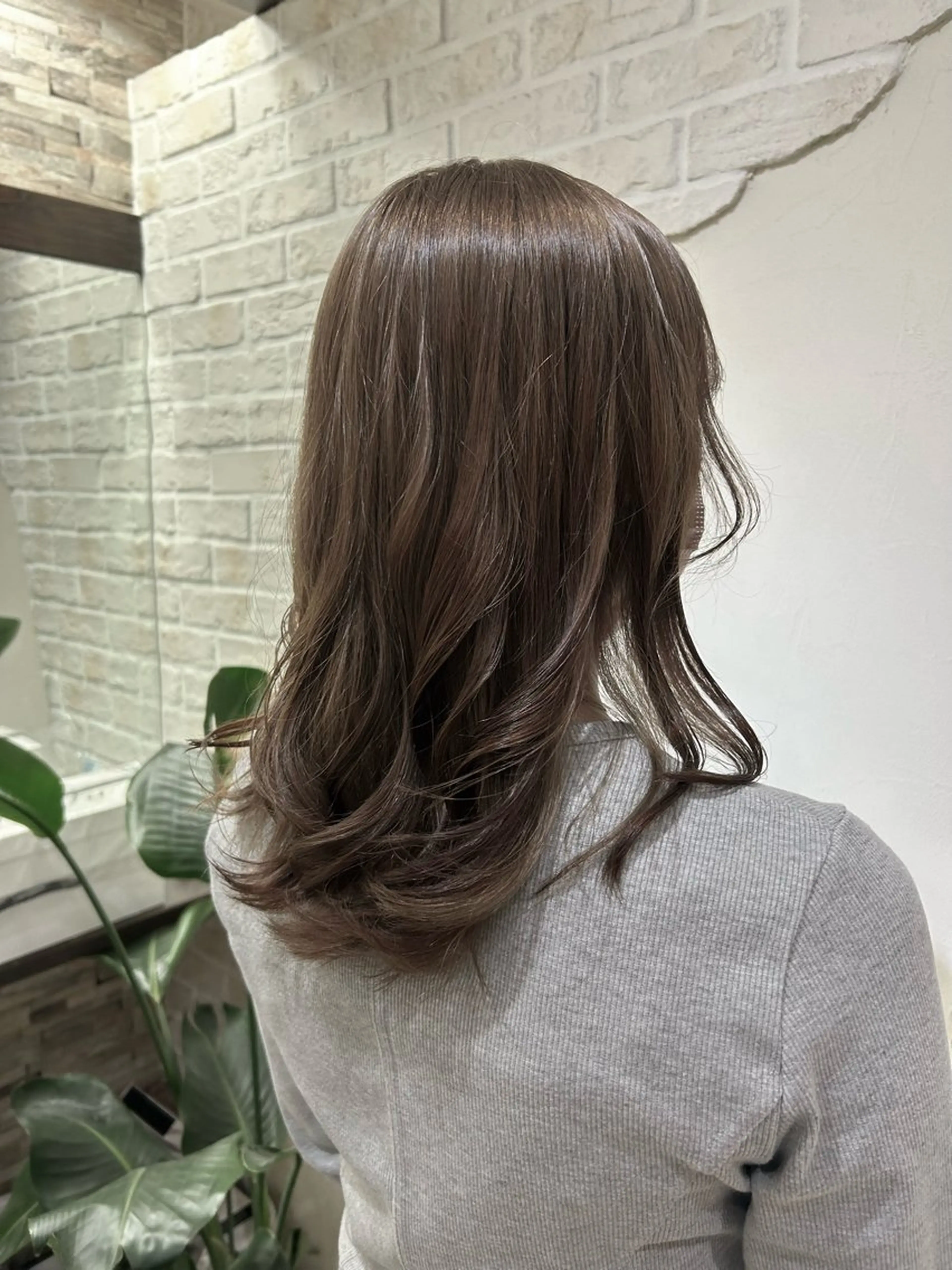 ミディアム カラー 赤星 さえのヘアスタイル