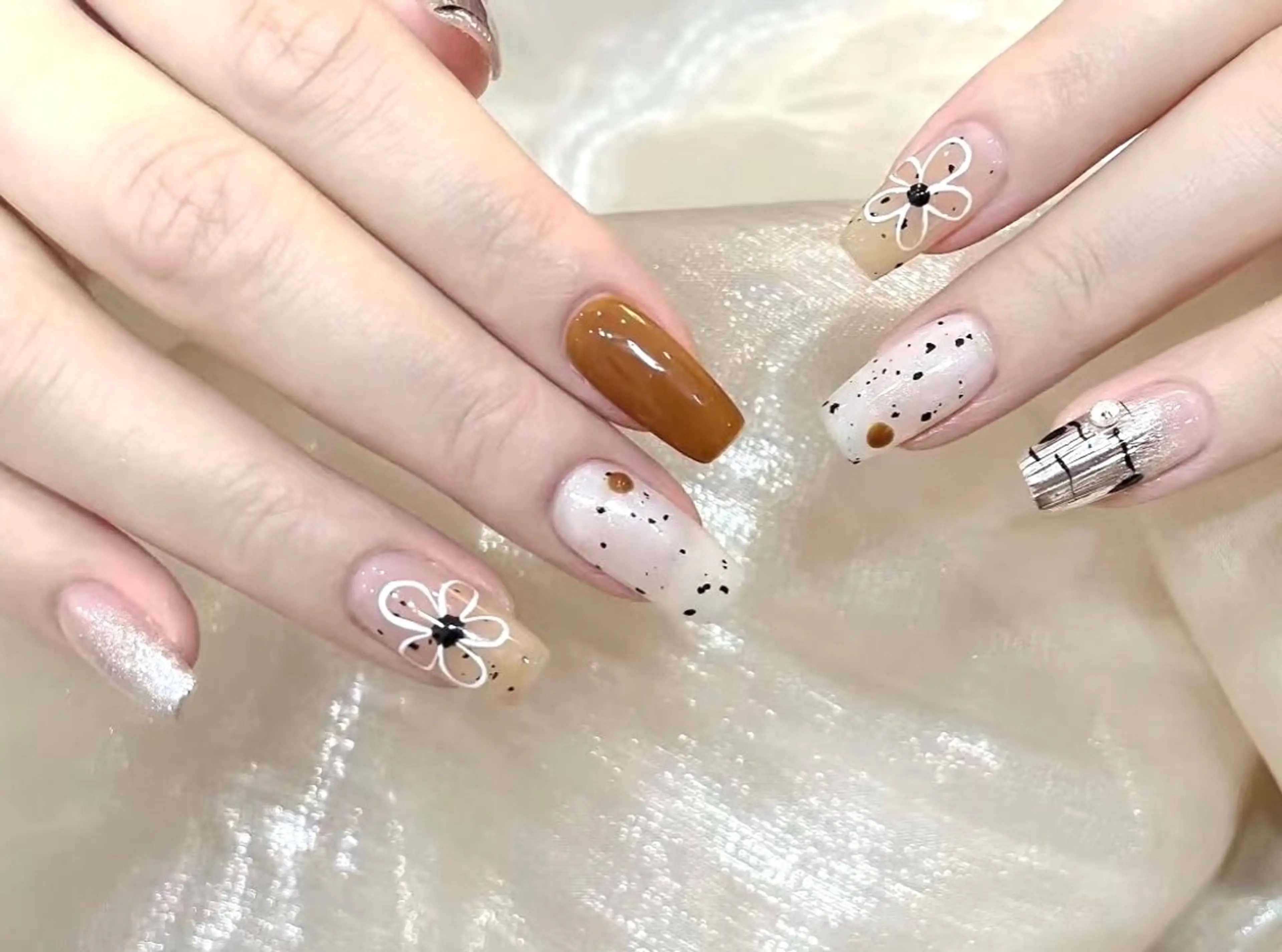 ネイル ハンドネイル ハンドケア DarkHoney 池袋店のネイルデザイン