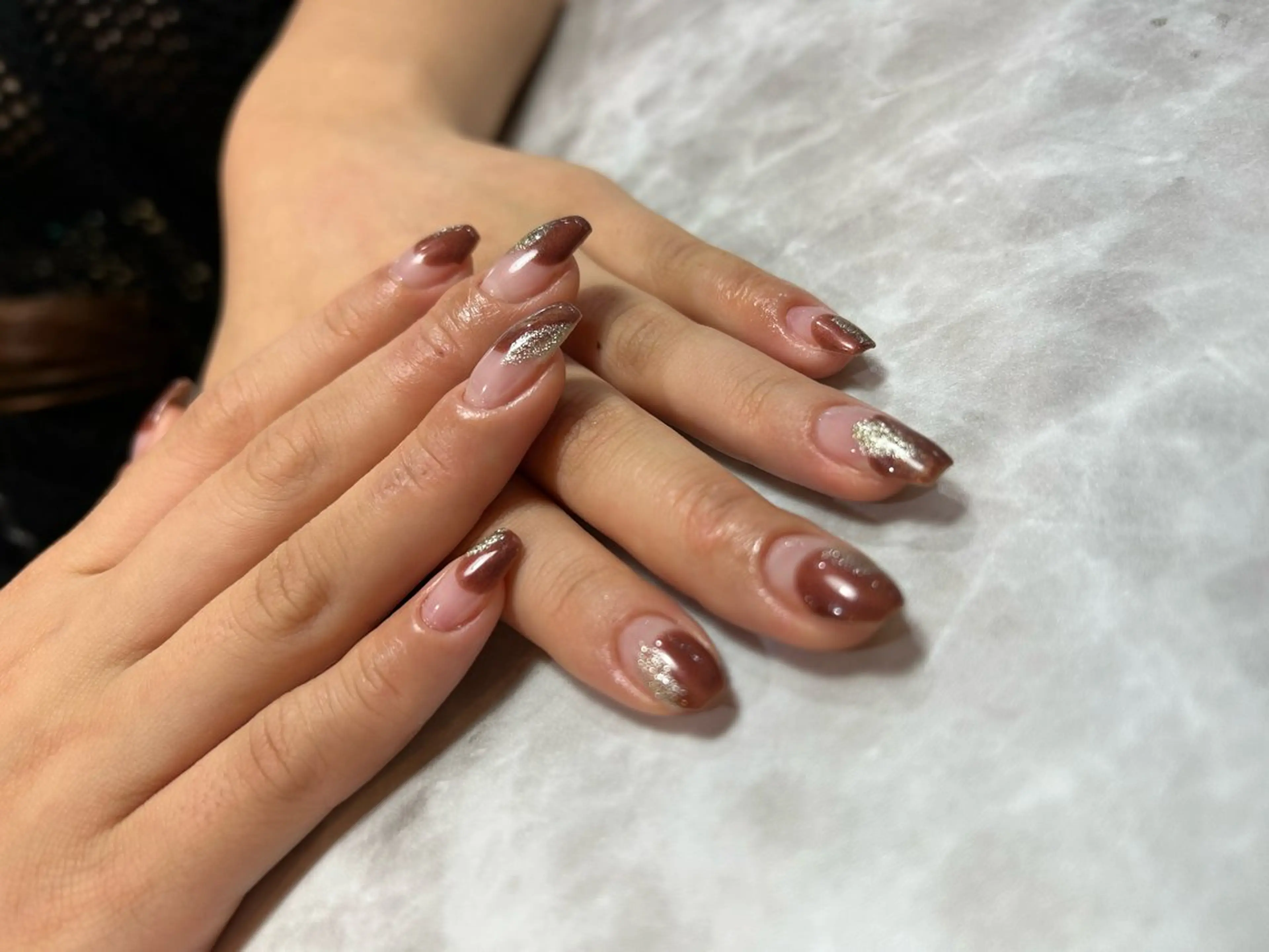 ネイル ブラウン ゴールド ニュアンスネイル H. Hinaのネイルデザイン