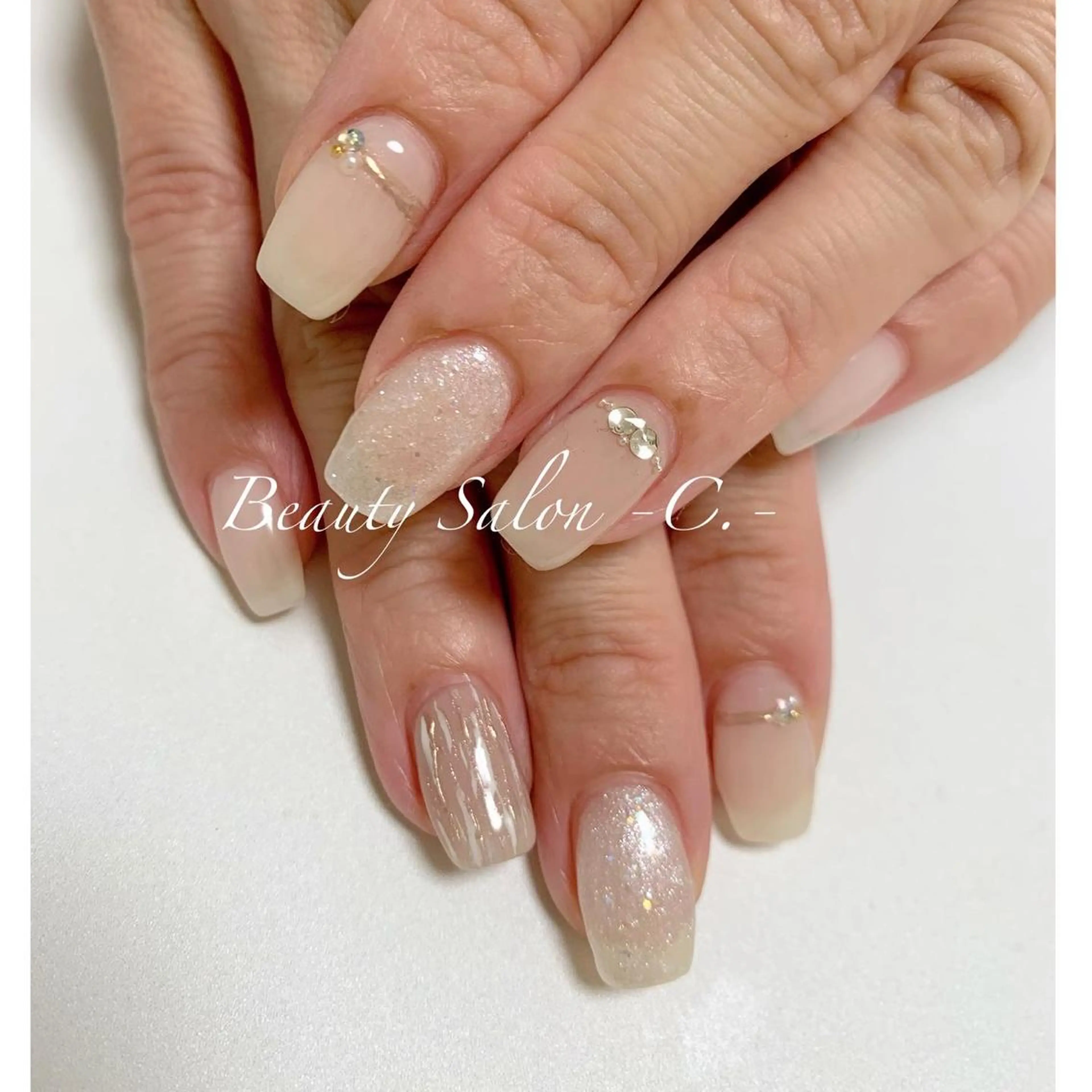 セミロング ネイル Lino Uのネイルデザイン