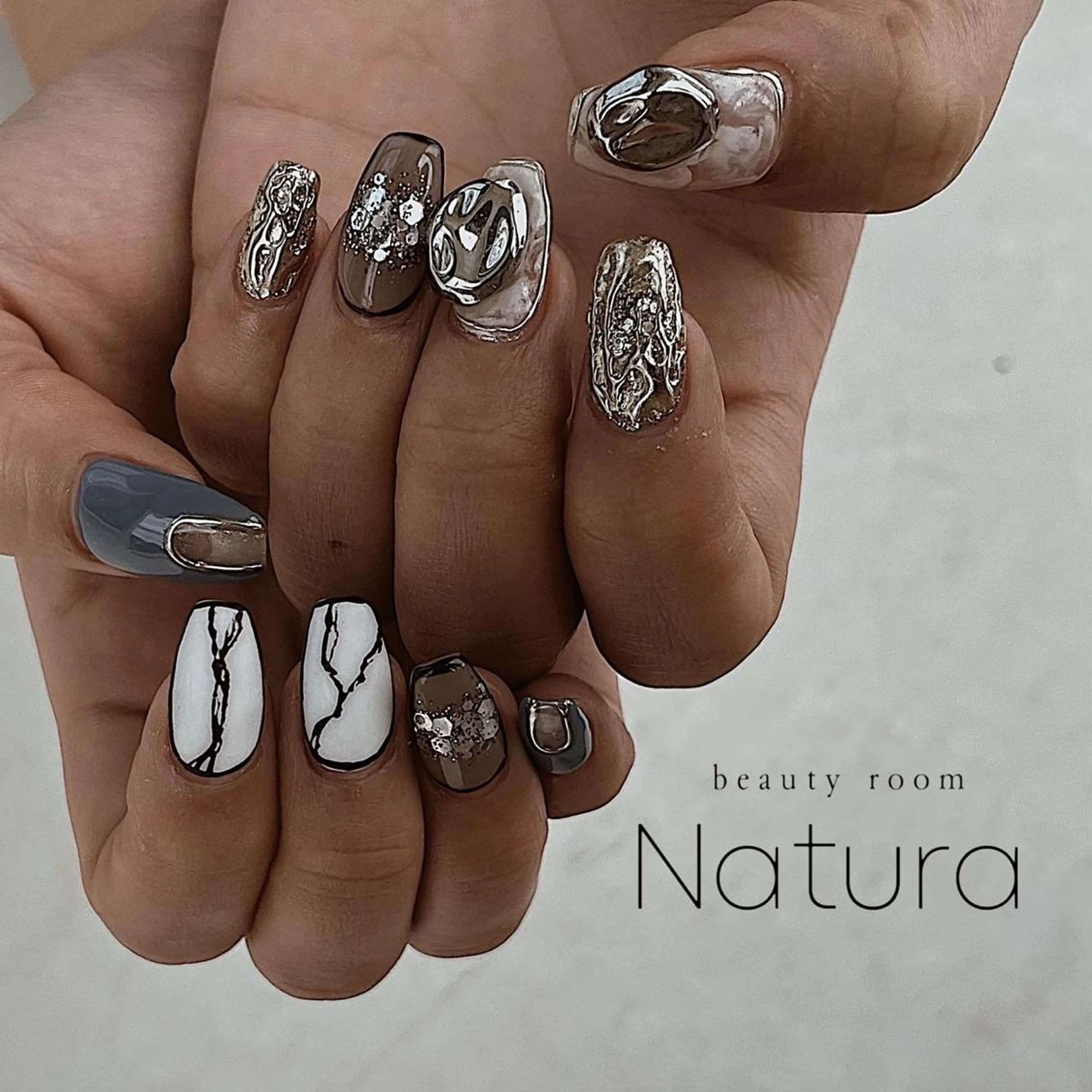 ネイル マツエク・マツパ アイブロウ 長さ出し ハンドネイル beautyroom Naturaのネイルデザイン