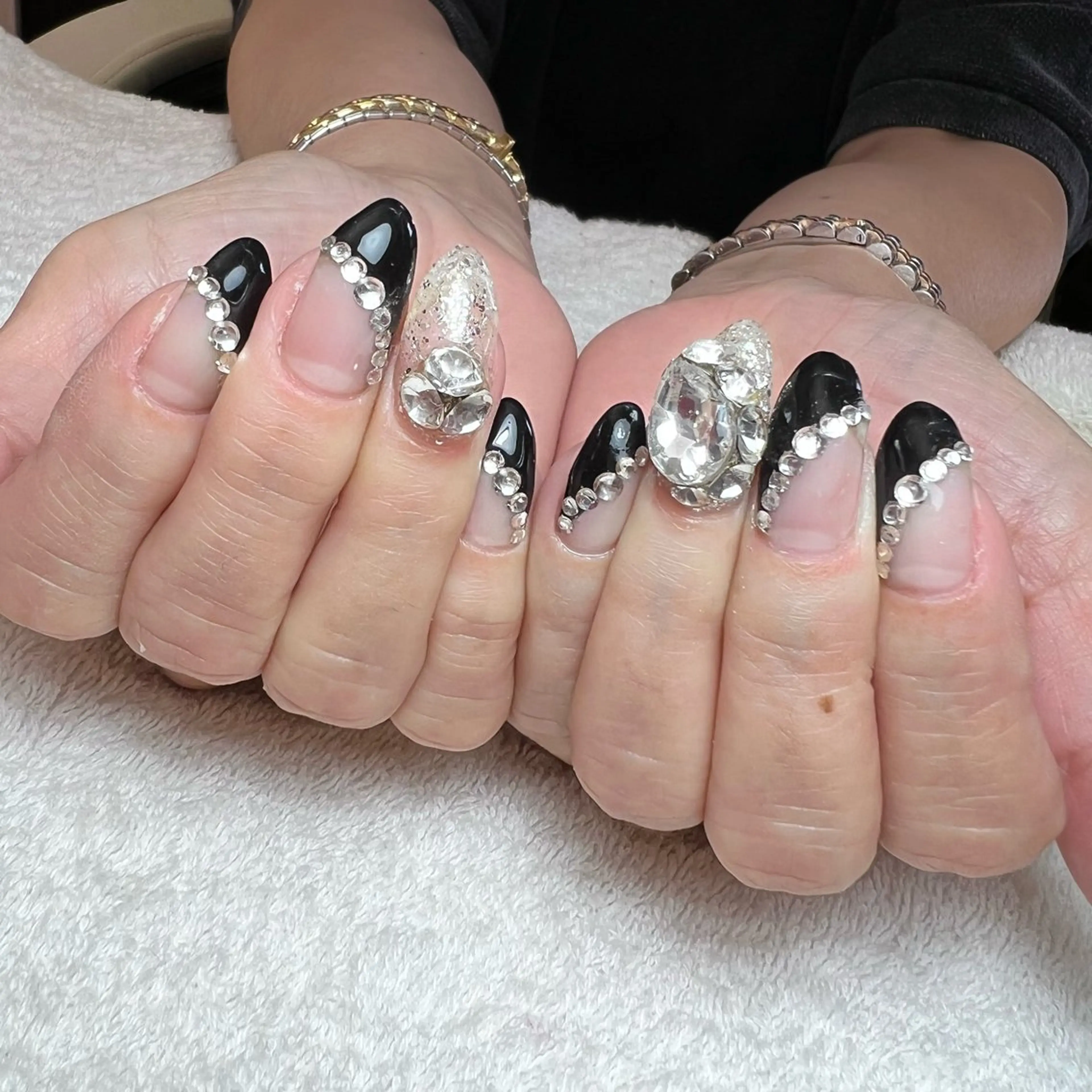 ネイル フレンチネイル 斜めフレンチ ハンドネイル COCO+所属・COCO +のエステ・リラクイメージ