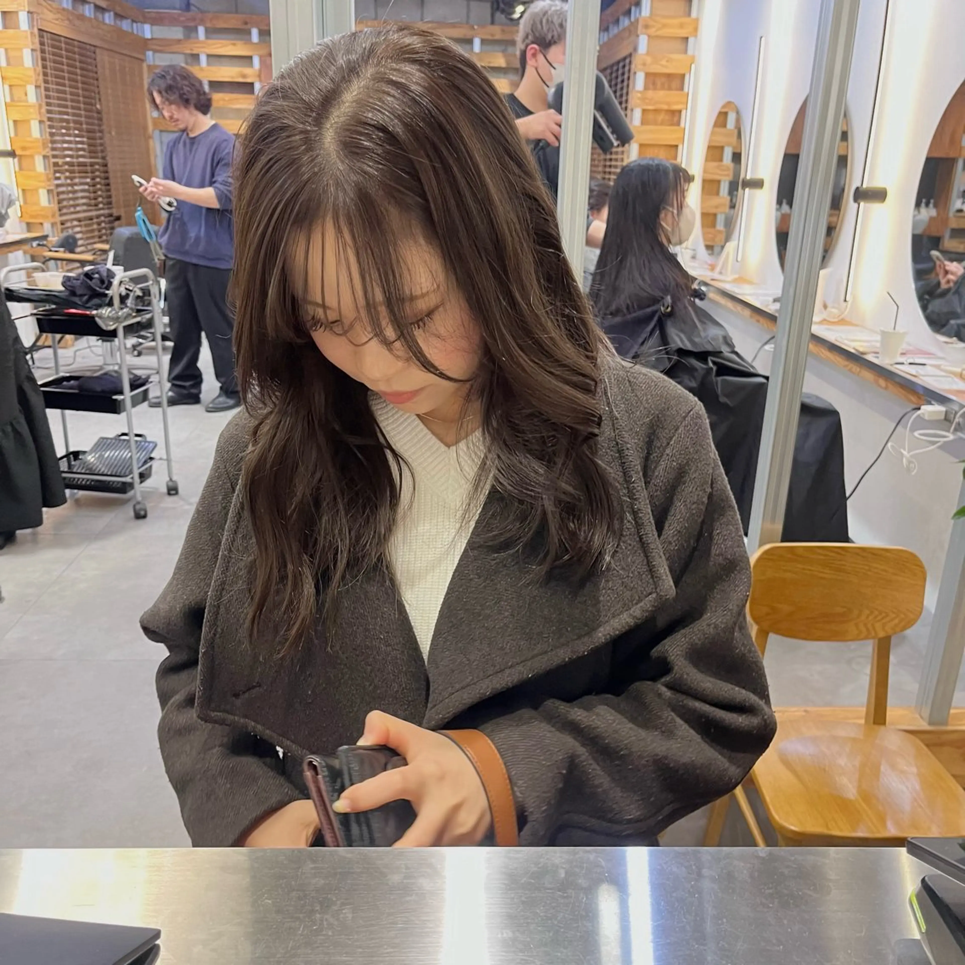 ロング カット ヘアカラー トリートメント ブリーチなしカラー /ベージュカラーのヘアスタイル