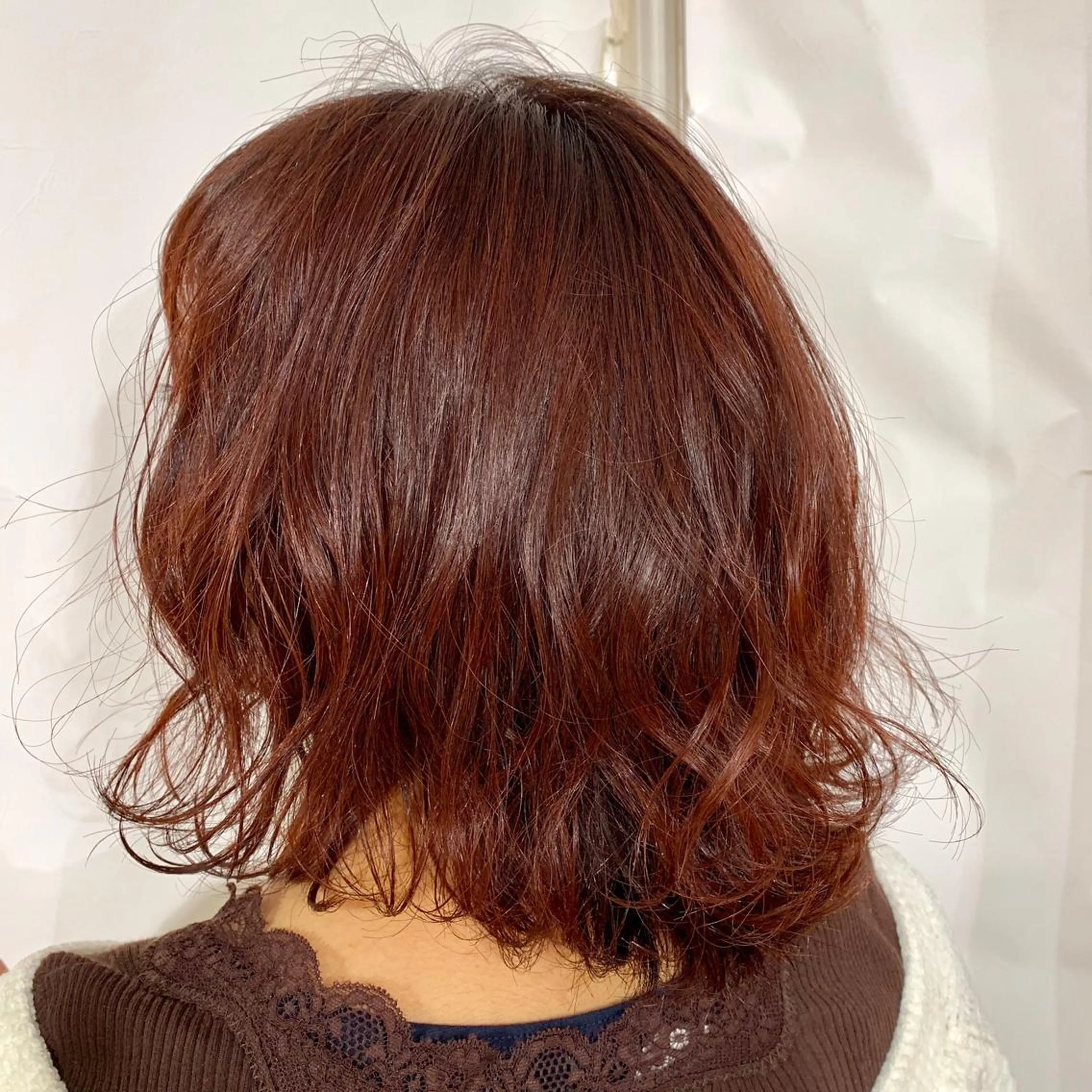 ミディアム カラー ブリーチ ブリーチなしカラー レッドカラー カット ヘアカラー トリートメント 加藤 綾華のヘアスタイル