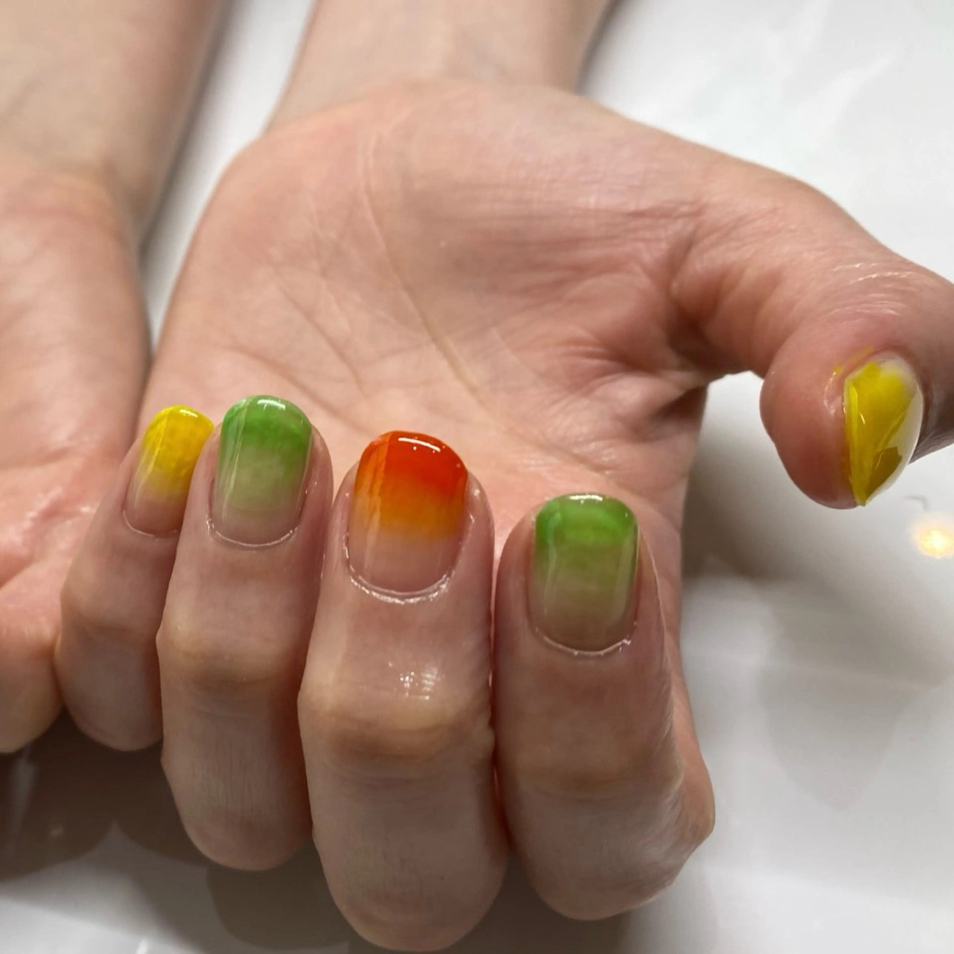 ネイル グラデーション Ai Nail所属・中山 ヴィクトリアのネイルデザイン