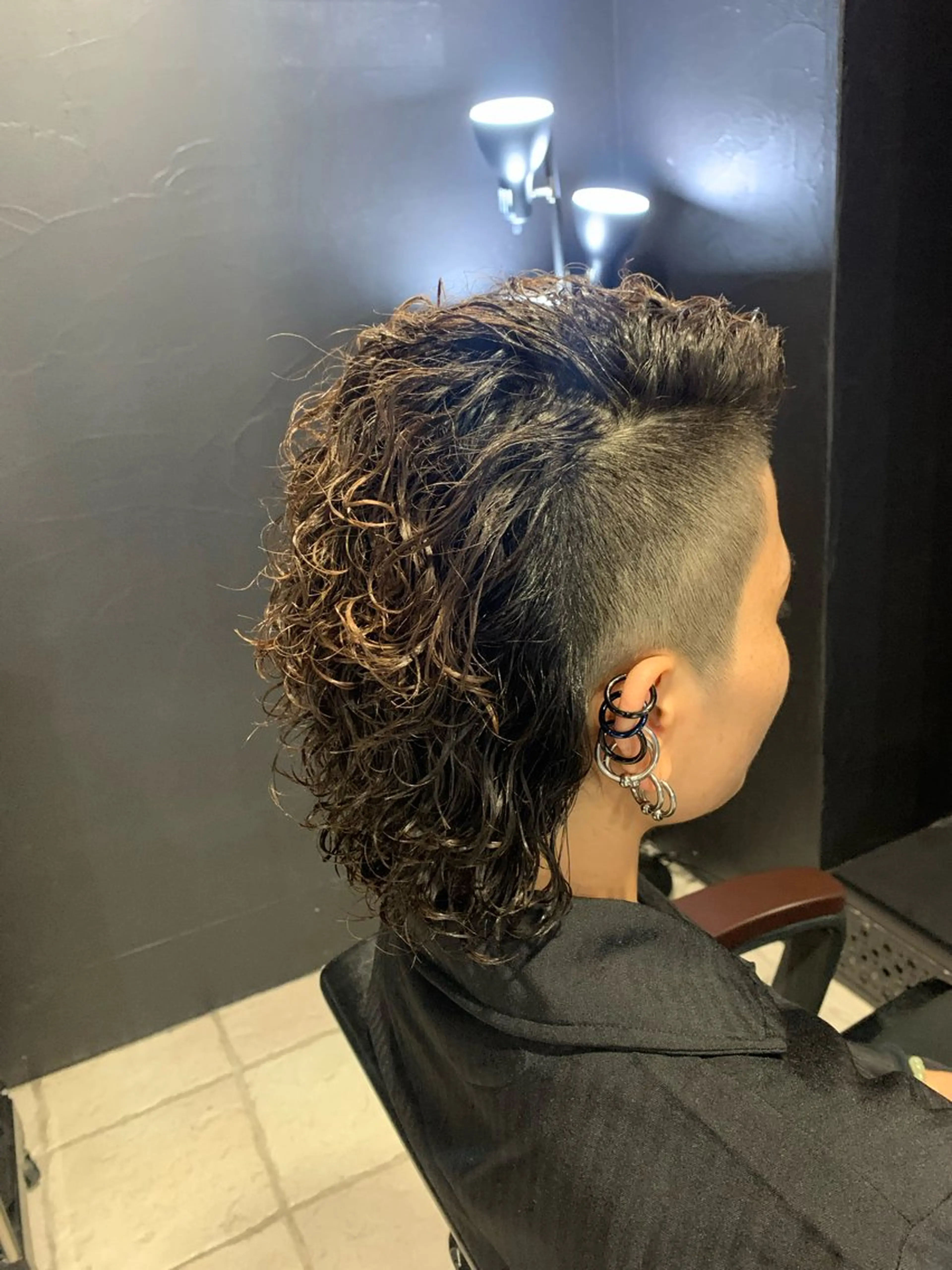 ミディアム メンズ ミディアムパーマ メンズパーマ 波巻きパーマ メンズウルフカット ウルフカット メンズパーマ/難波/ 心斎橋　室園亮佑のヘアスタイル