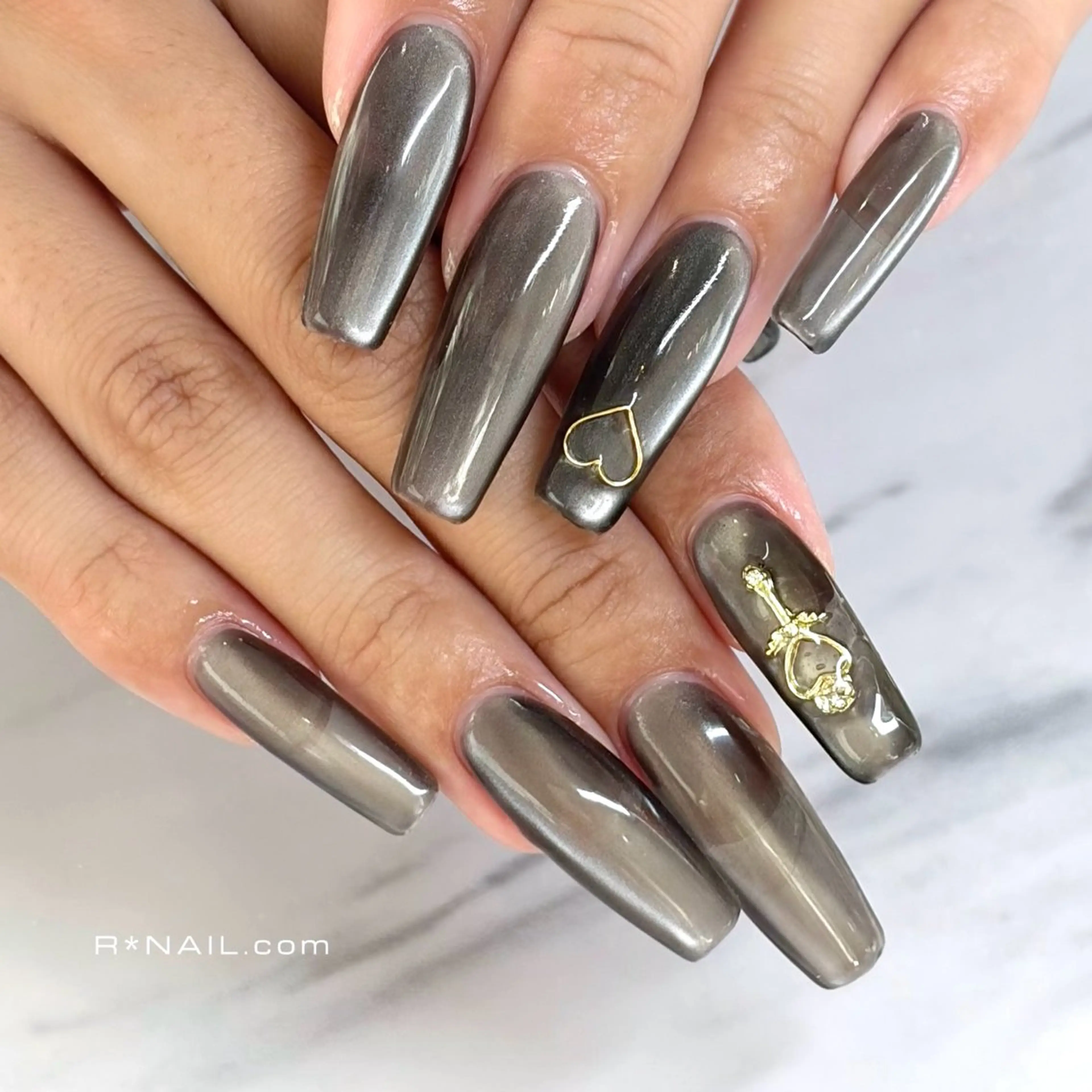 ネイル マグネットネイル ネイルチップ Riona / R*NAIL.comのネイルデザイン