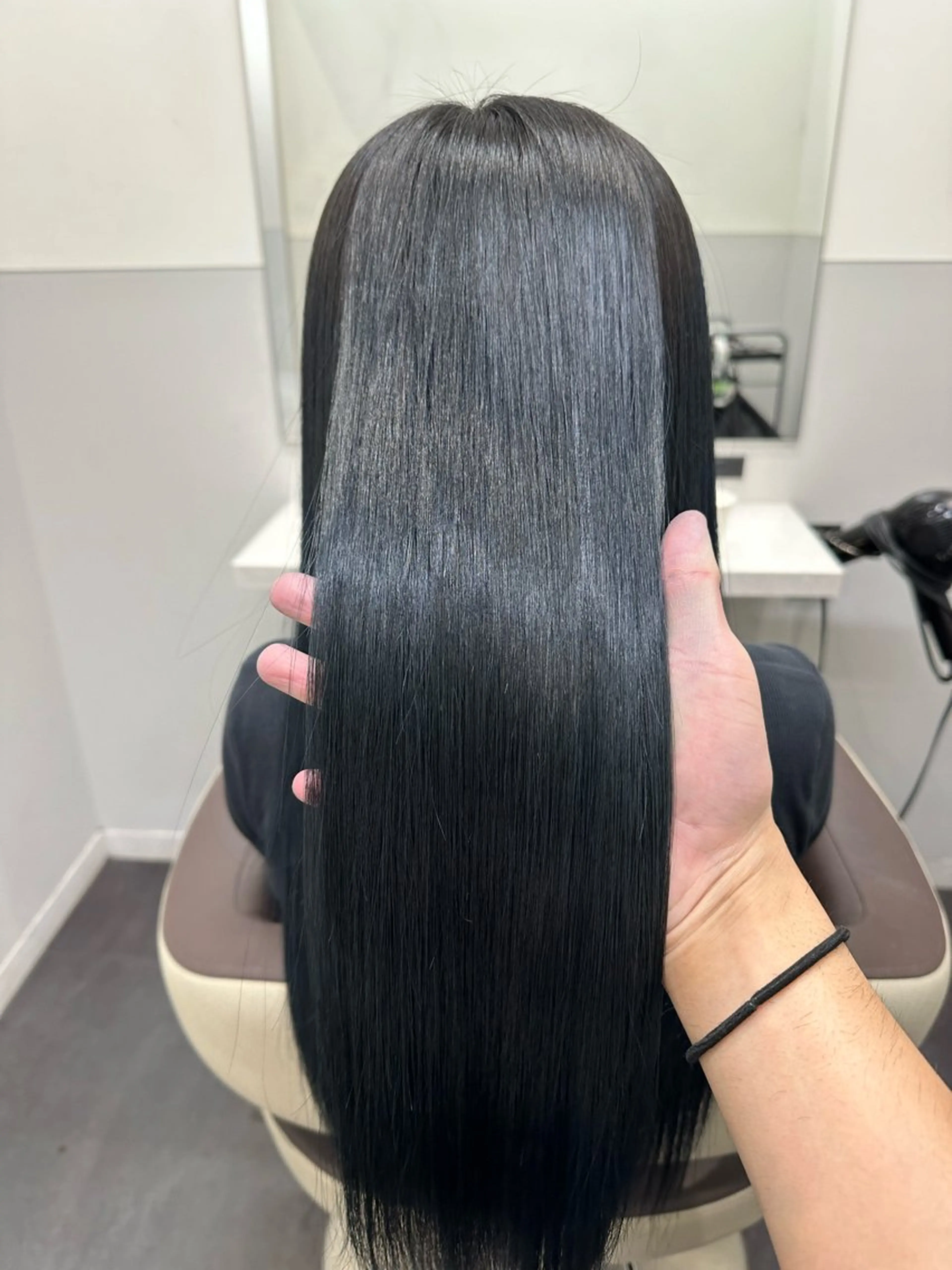 ロング カラー 黒髪 ブルーカラー ブルーブラック ケアカラー 透明感カラー カット ヘアカラー トリートメント 【美髪矯正 /髪質改善】RINのヘアスタイル