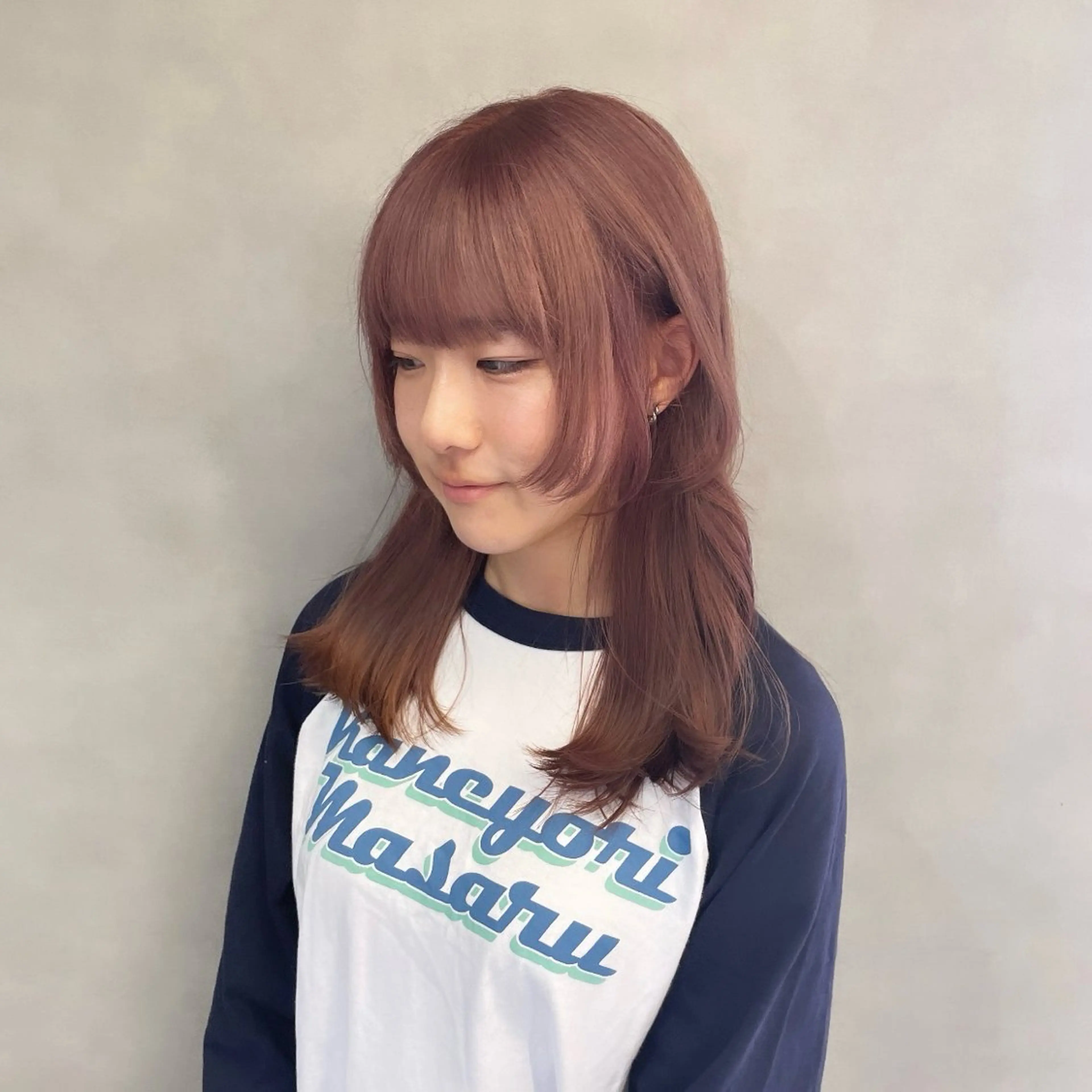 ミディアム カラー ベージュカラー ブリーチ ピンクカラー ピンクベージュ ヘアカラー Rui/透明感カラー 暖色/レイヤーカットのヘアスタイル