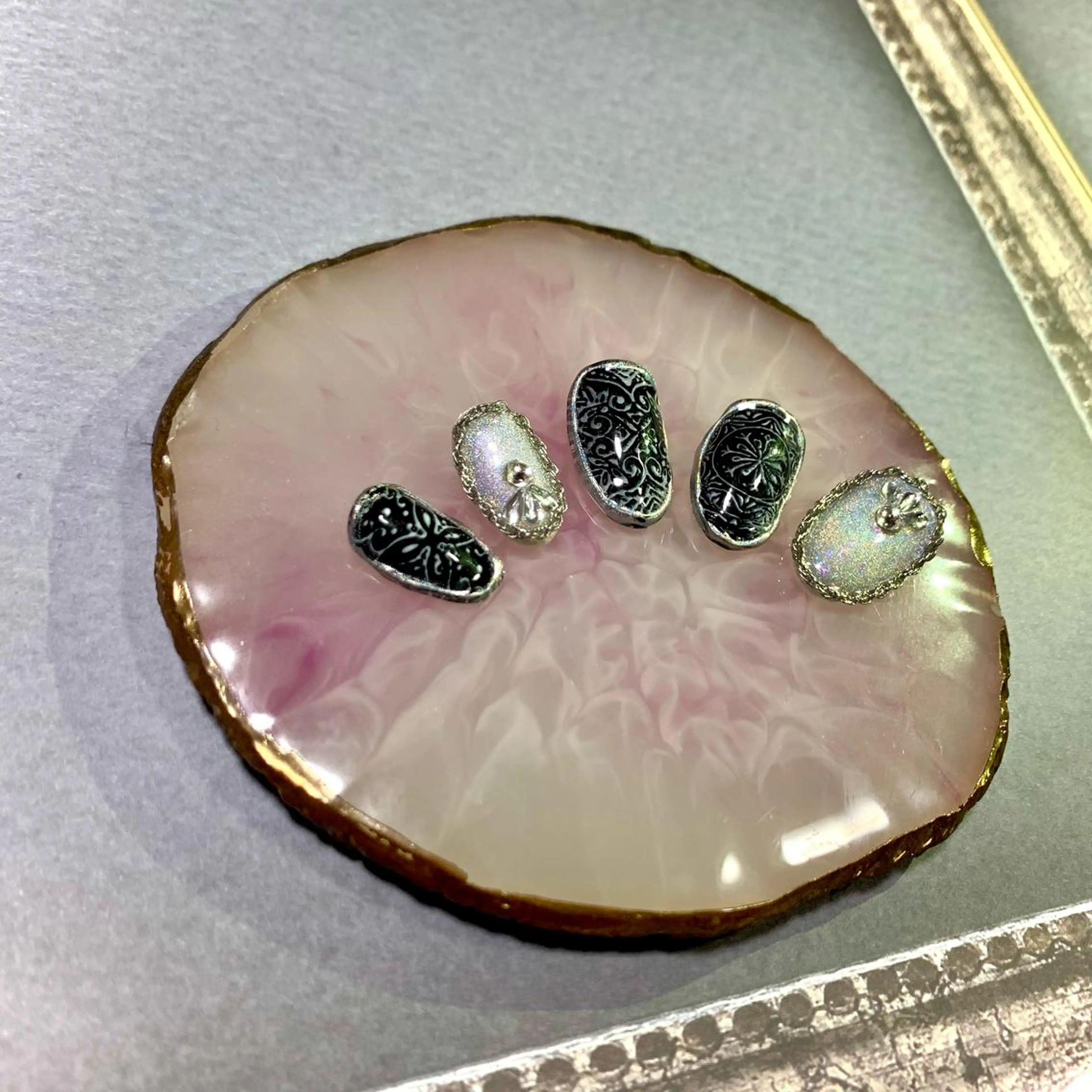 ネイル アートネイル ジェルネイル キラキラネイル ラメ(グリッター) マグネットネイル ハンドネイル Private Sa lon  MARLOのネイルデザイン