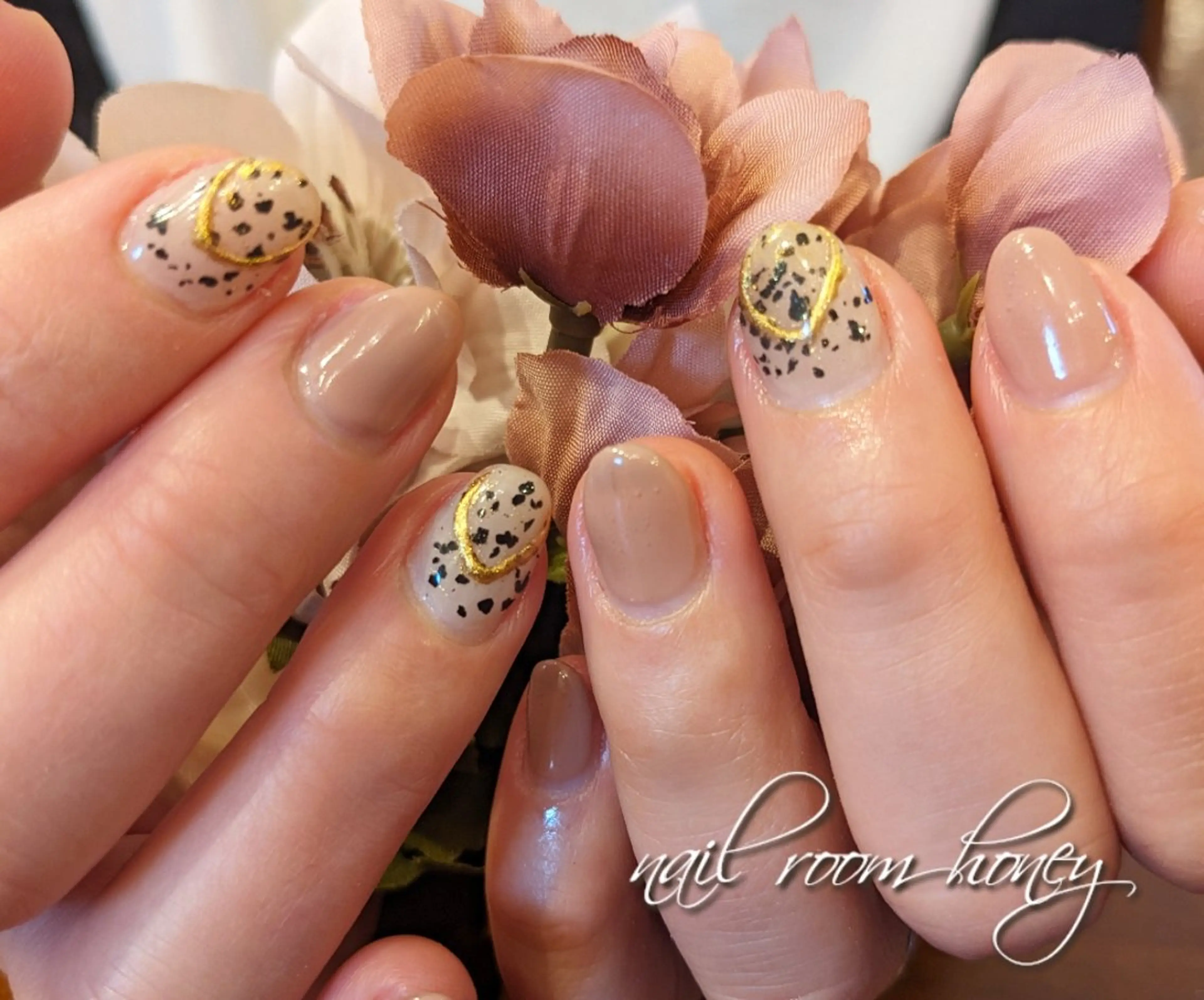 ネイル ミラーネイル nail room  honeyのネイルデザイン