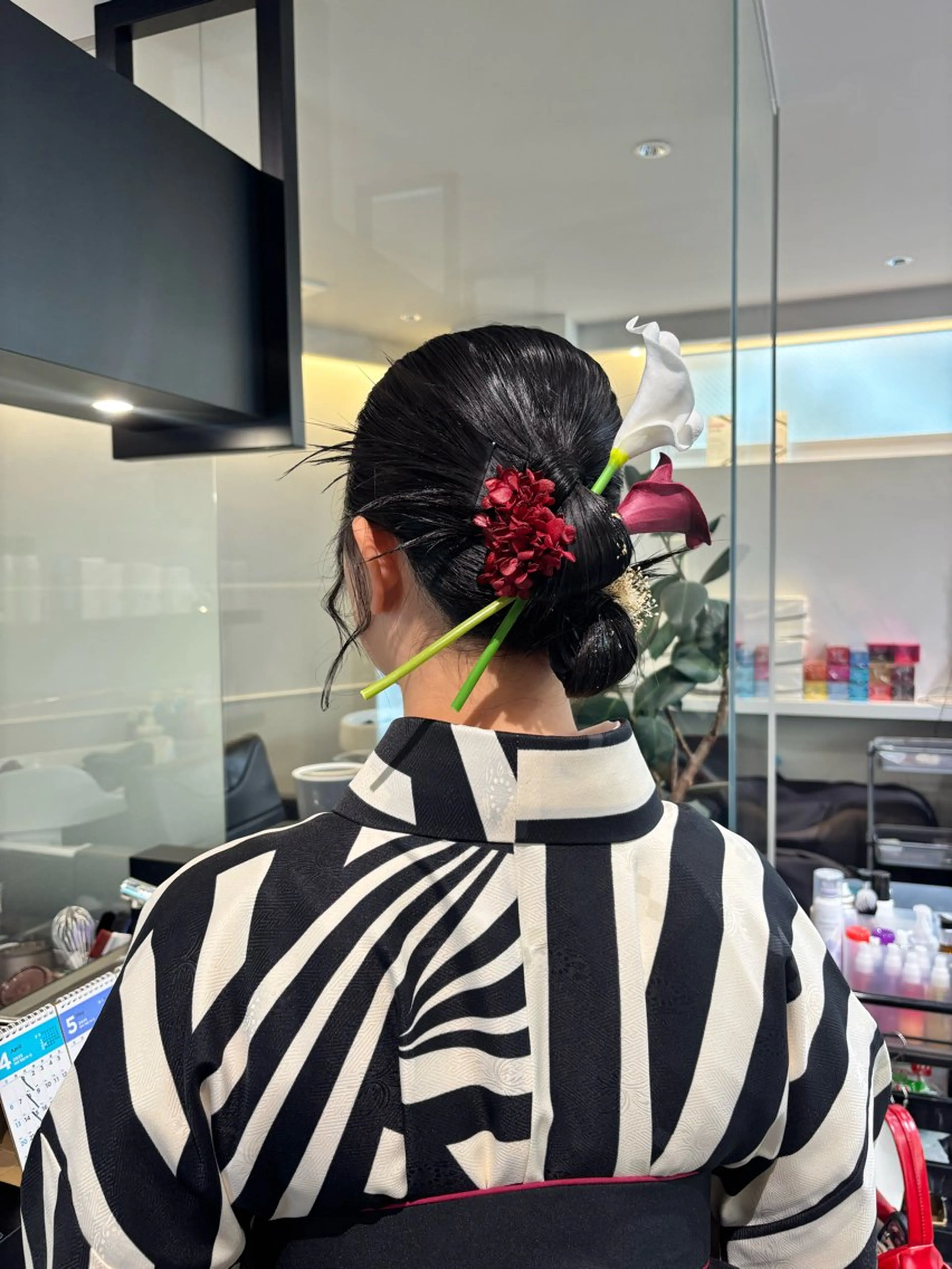 ミディアム ヘアアレンジ 結婚式・ブライダル 卒業式のヘアスタイル ヘアセット ブリーチなし ダブルカラー/ゆなのヘアスタイル