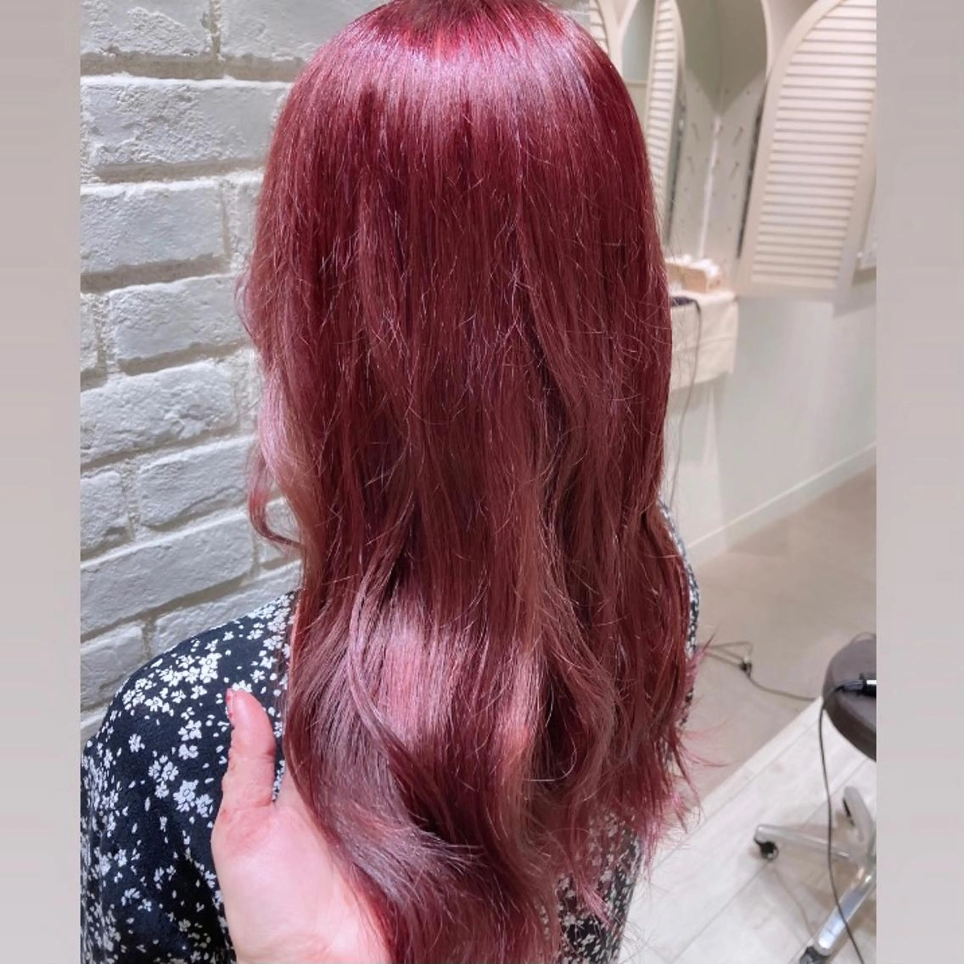 ロング カラー ヘアアレンジ ブリーチ カシス ピンクカラー 曲がる縮毛矯正 LIBER 　岩名のヘアスタイル