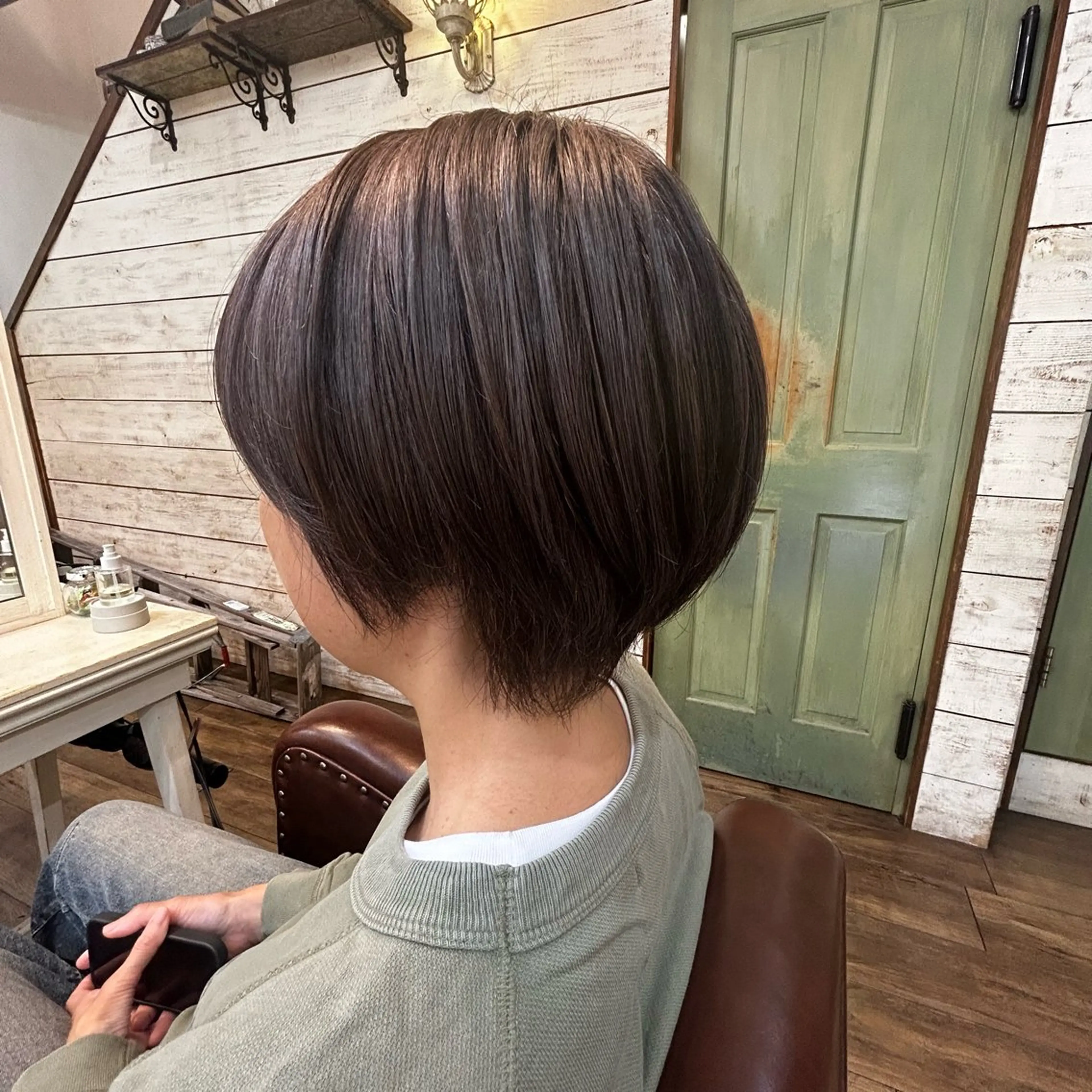 ショート 小森田　果怜 カラー、縮毛矯正のヘアスタイル