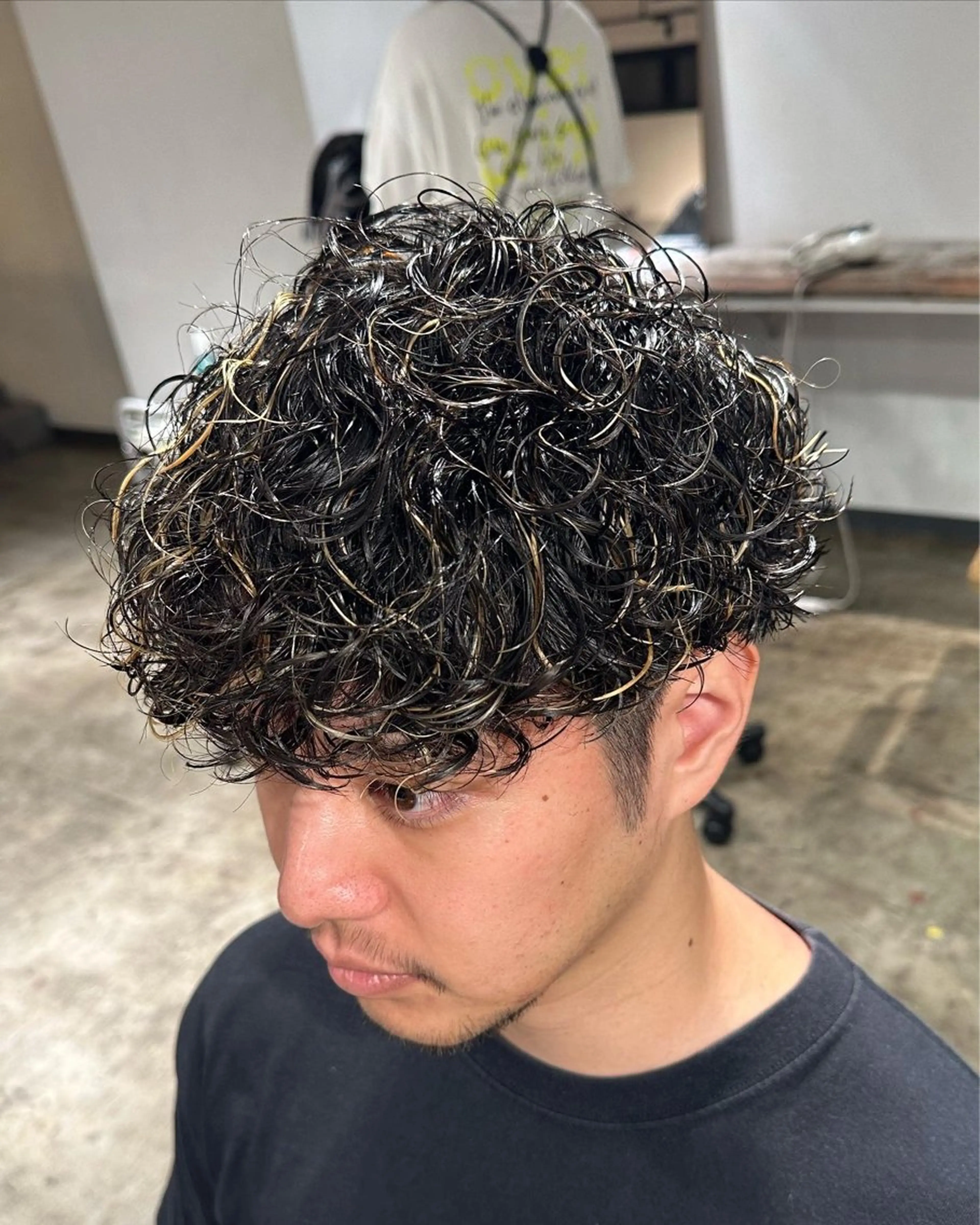 ミディアム パーマ ミディアムパーマ ツイストスパイラルパーマ スパイラルパーマ 【メンズ職人】 ✂️佐藤友のヘアスタイル