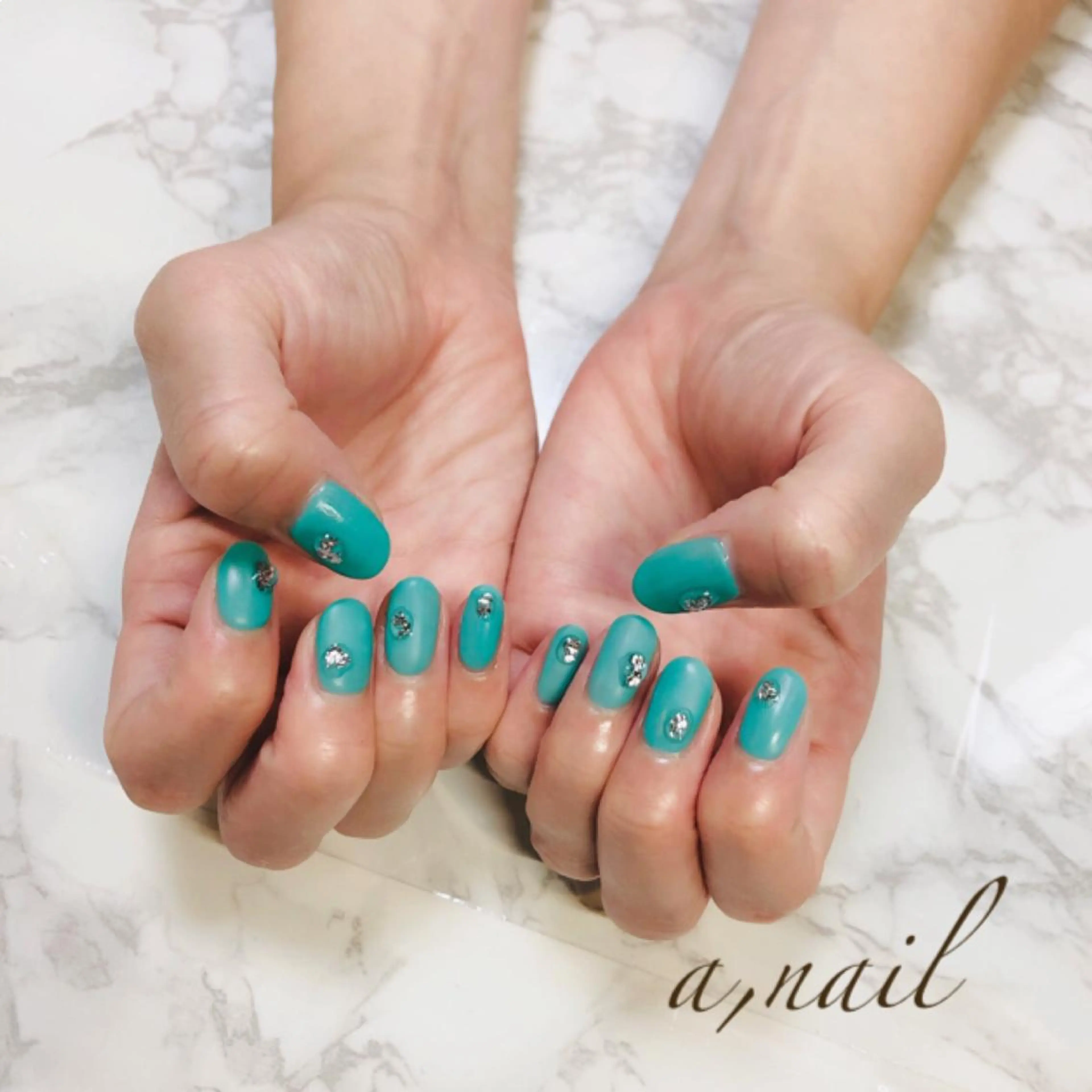 ネイル フットネイル ジェルネイル グラデーション ラメ(グリッター) ラメグラデーション ハンドネイル ネイルサロン エーネイルのネイルデザイン