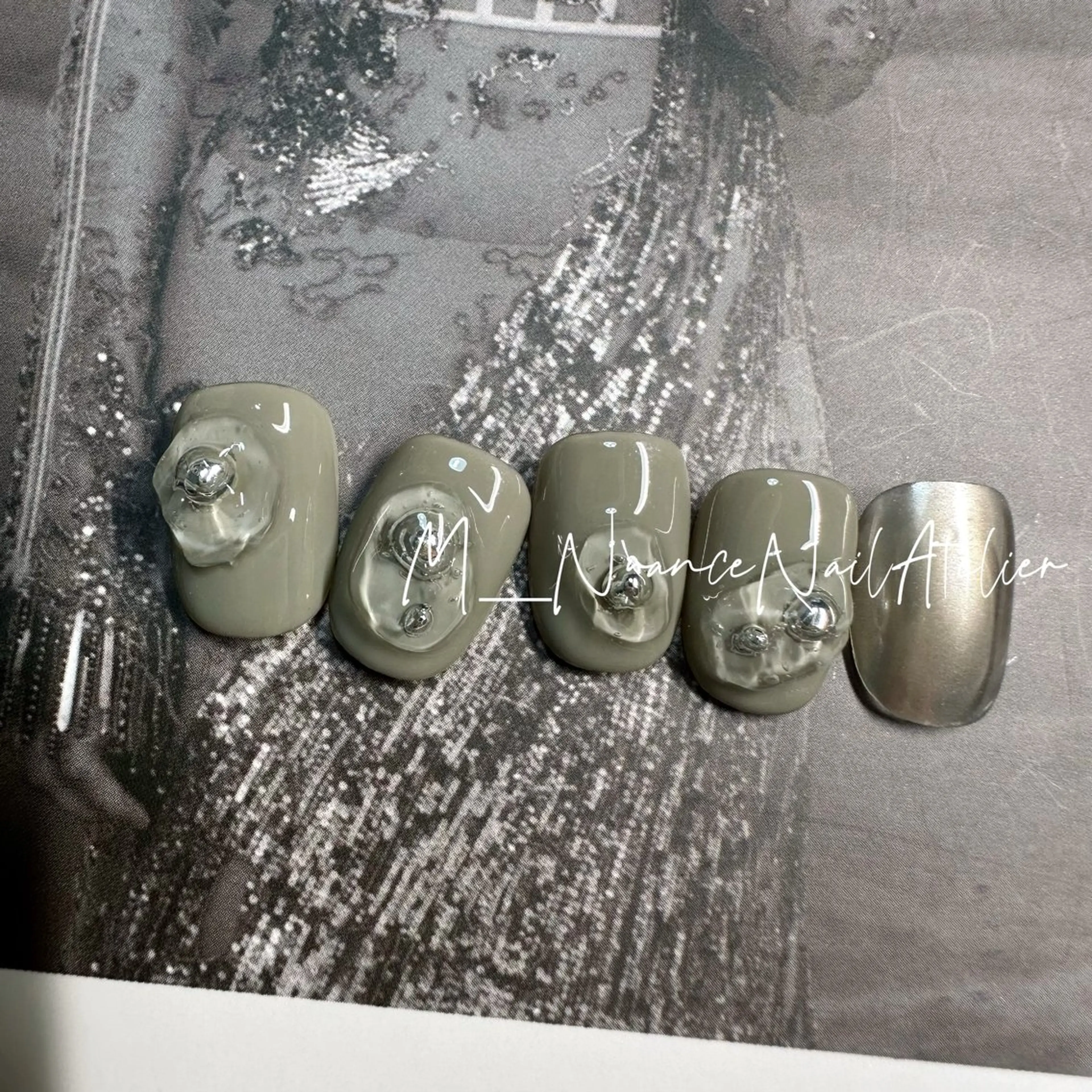 ネイル マグネットネイル ニュアンスネイル オフィスネイル シンプルネイル GO TODAY横浜Solace店所属・M___nail atelierのネイルデザイン