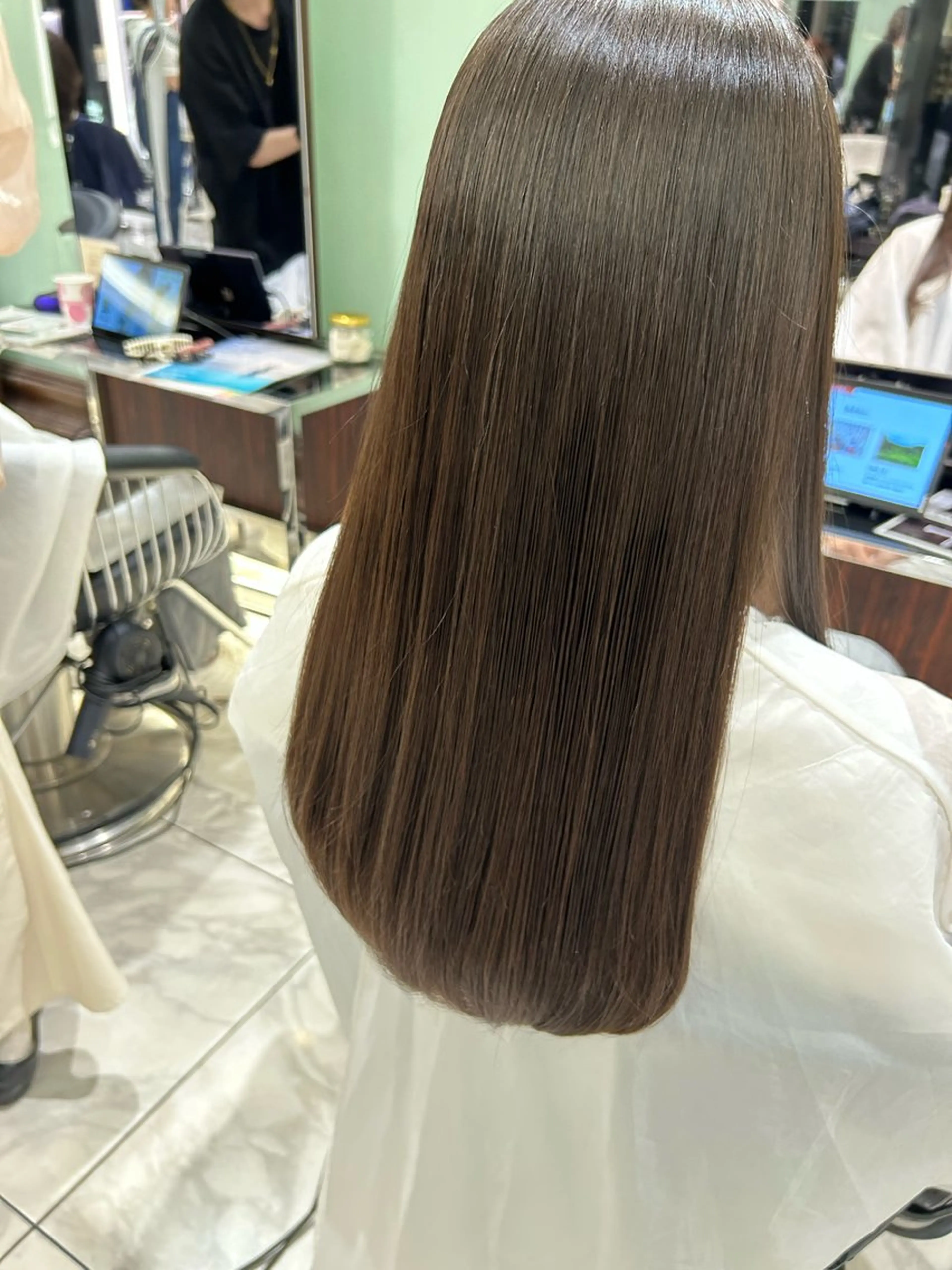 セミロング パーマ カット 縮毛矯正 コテ巻き風パーマ✨ 韓国ヘア🤎近下菜央のヘアスタイル