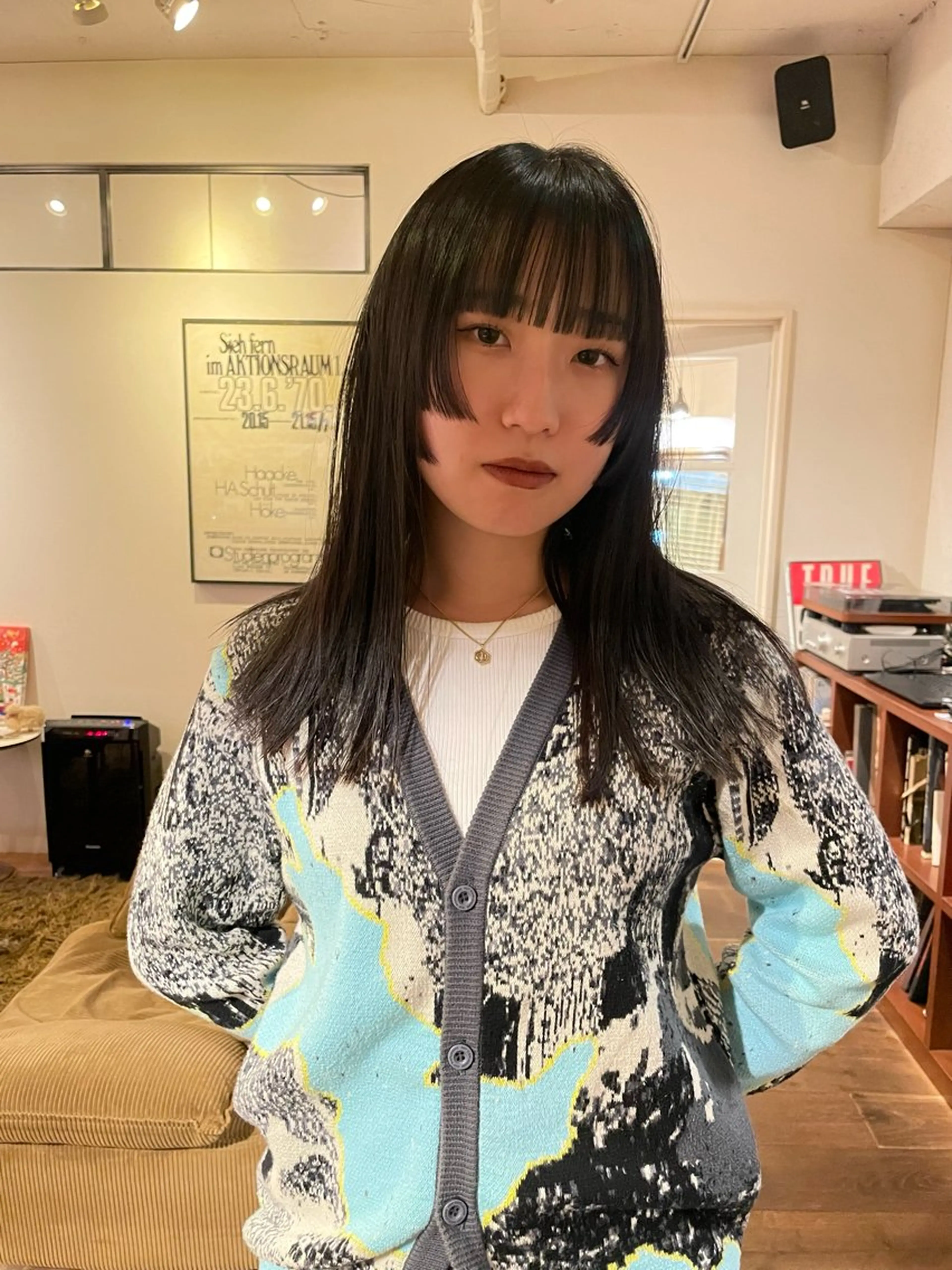 ミディアム カラー カット ファッションに 溶け込むstyleのヘアスタイル