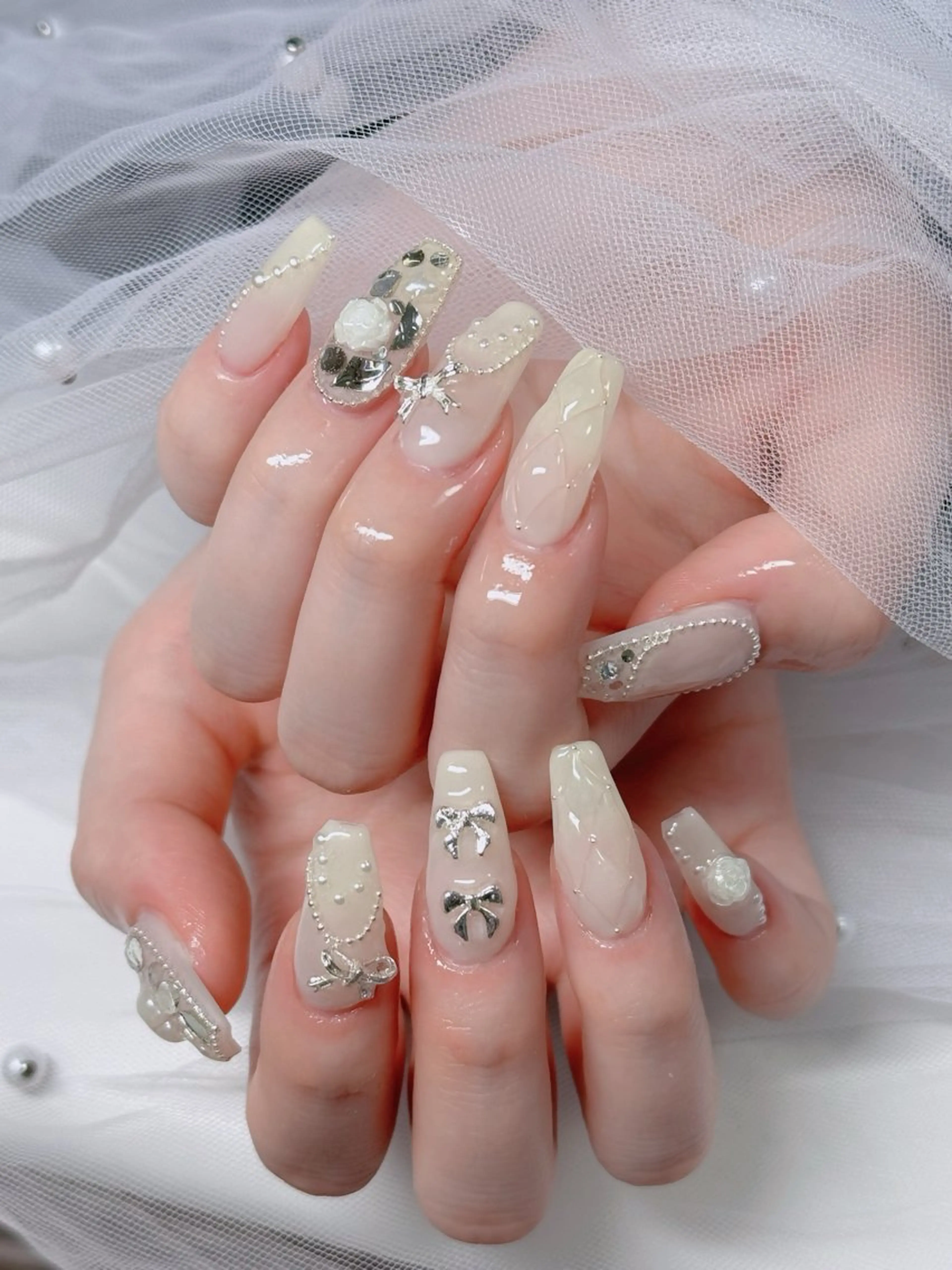 ネイル フレンチネイル ジェルネイル ガラスフレンチ ハロウィン ハート ハンドネイル H.baby Nail Salonのネイルデザイン
