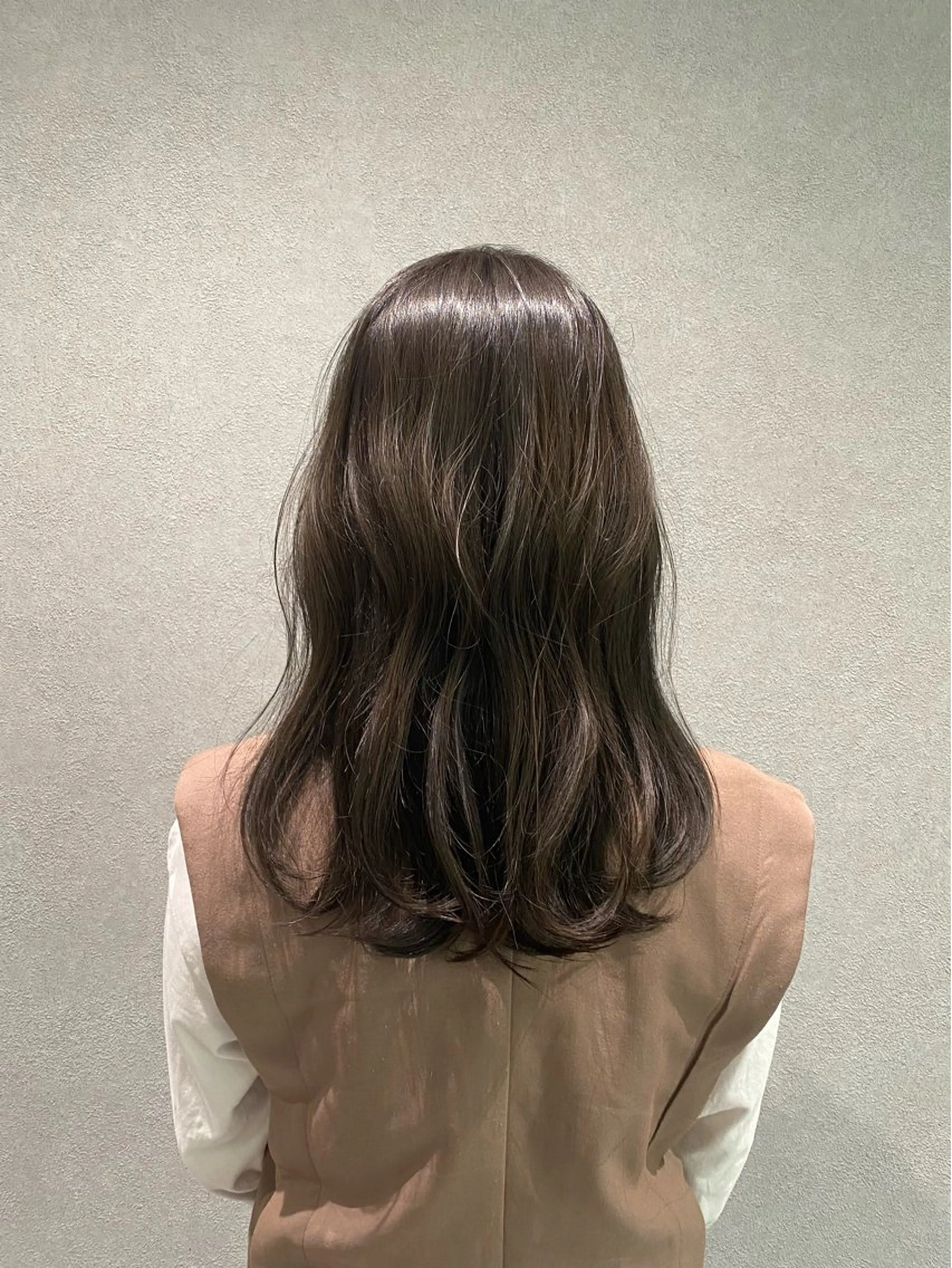 ミディアム カラー グレージュ オリーブグレージュ オリーブグレー Chouette .ayakaのヘアスタイル