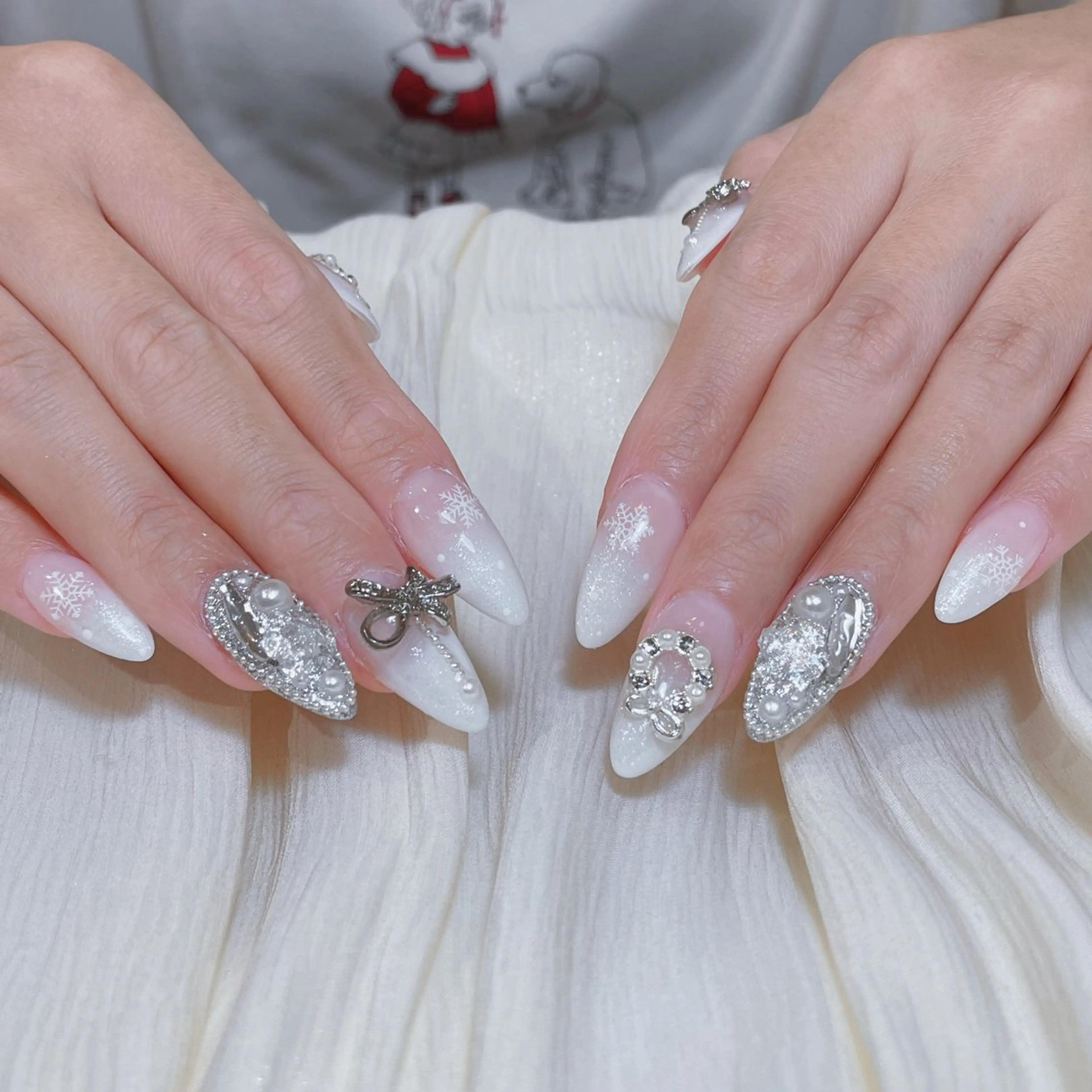 ネイル アートネイル オーロラネイル フラッシュネイル ガーリー キラキラネイル ハンドネイル Una NAILMANAMIのネイルデザイン