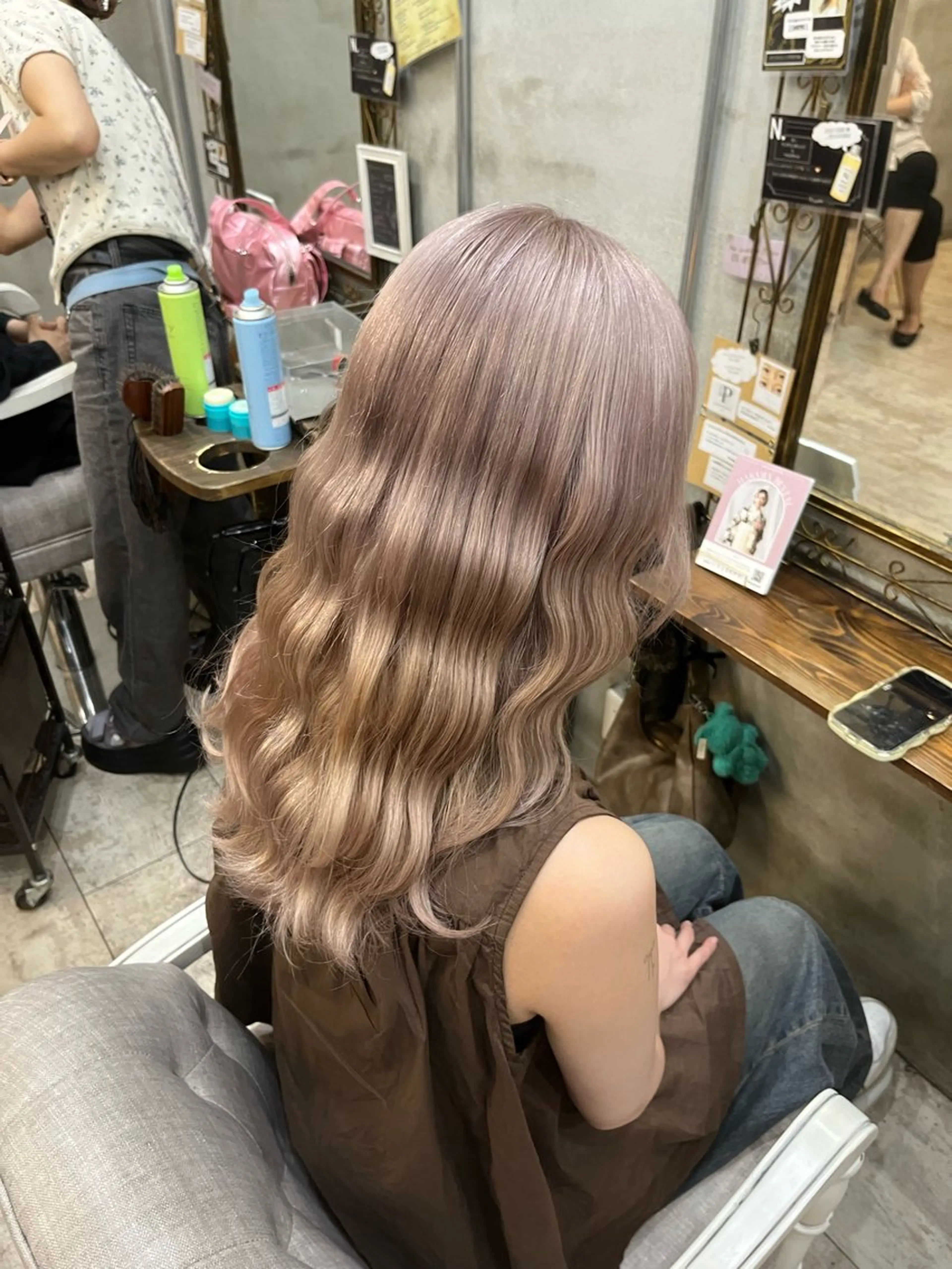 ロング カラー ベージュカラー ミルクティーベージュ ヘアカラー トリートメント 艶髪/ハイトーン/ ヘアセット/モエノのヘアスタイル