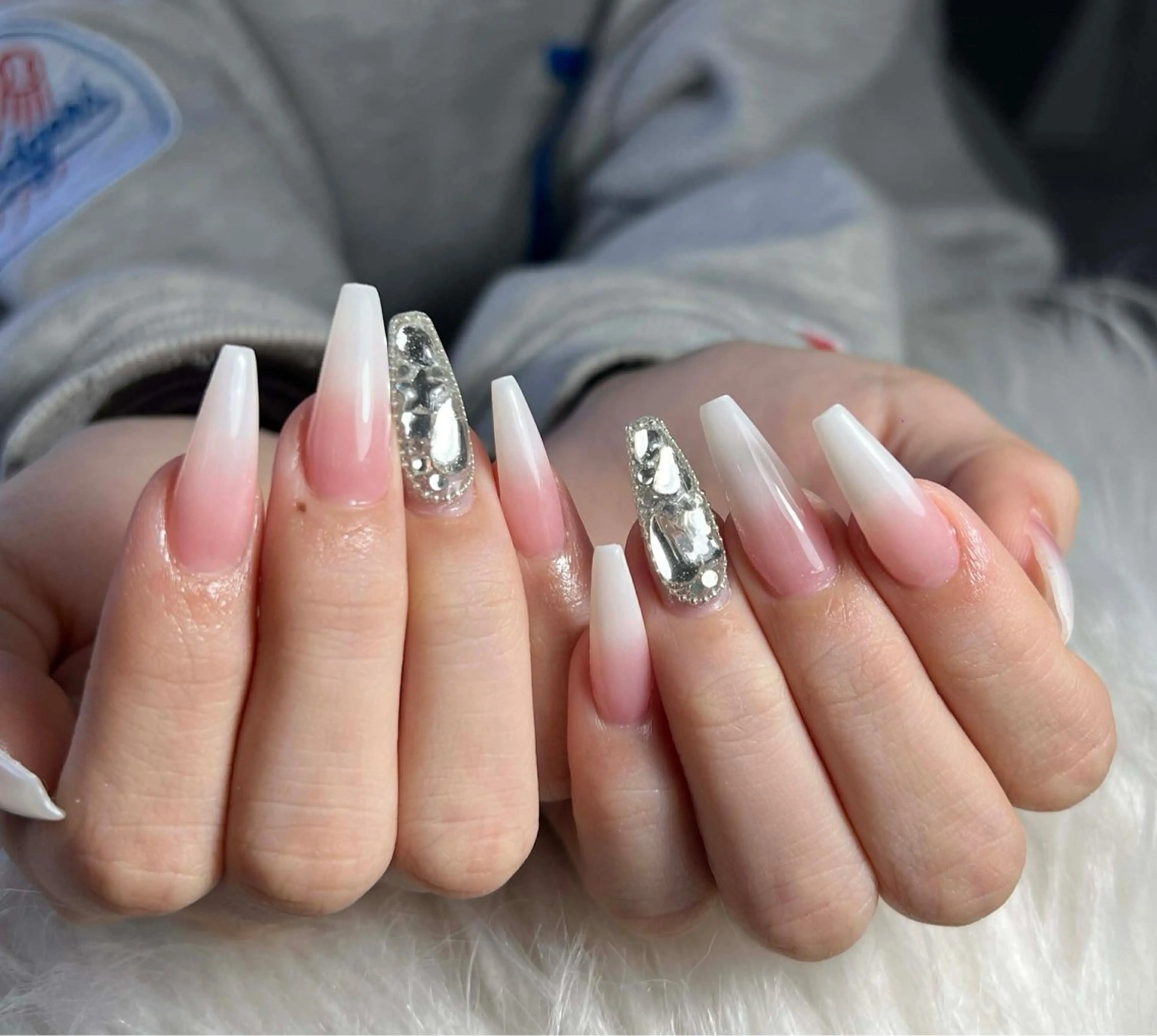 ネイル オーロラネイル クリアネイル 成人式 フラッシュネイル ジェルネイル Amee Nailsalonのネイルデザイン