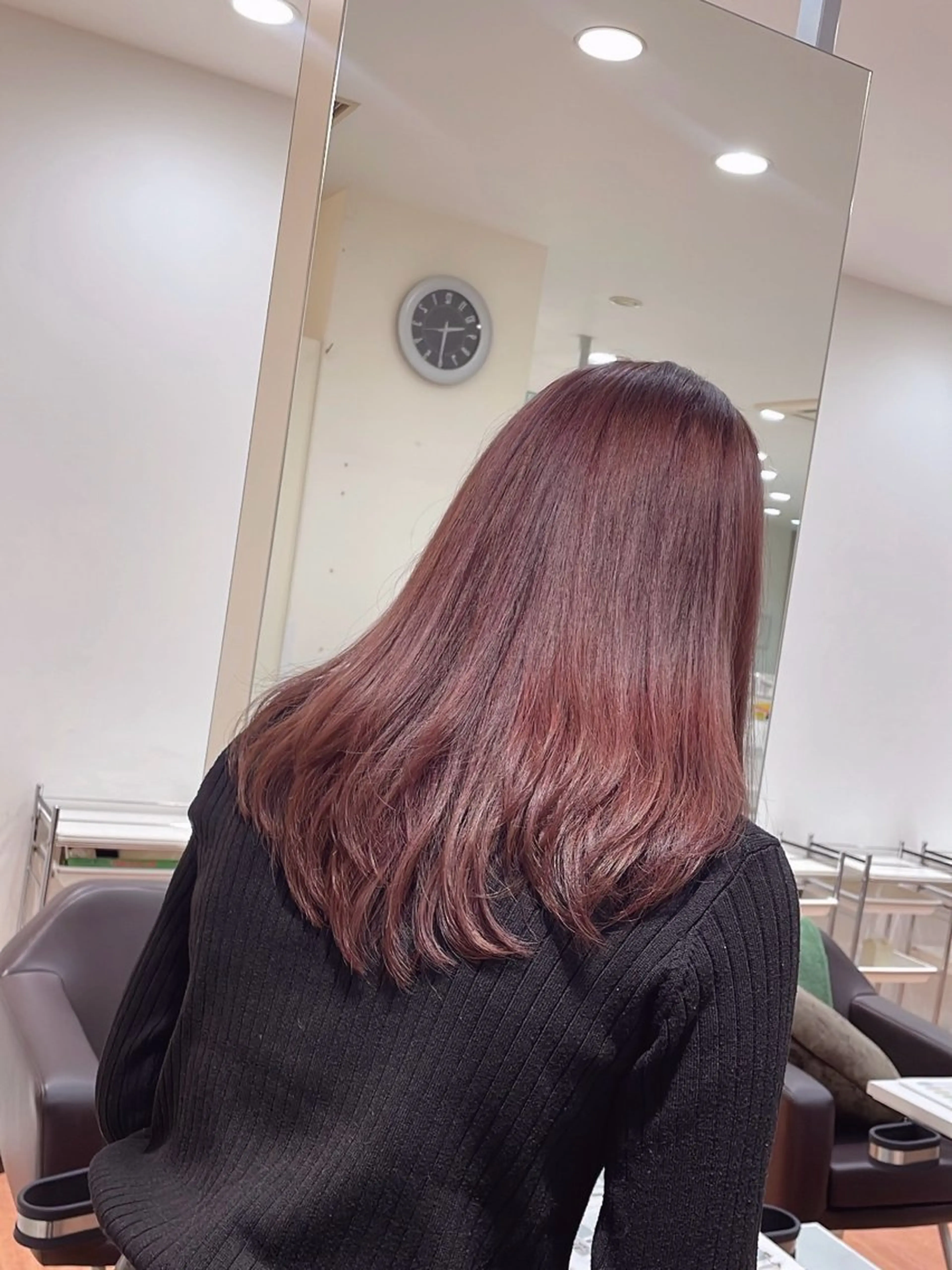 セミロング カラー ハイライトカラー ピンクカラー ハイライト レイヤーカット ヘアサロンソシエ所属・コミヤマ ナツキ🪿のヘアスタイル