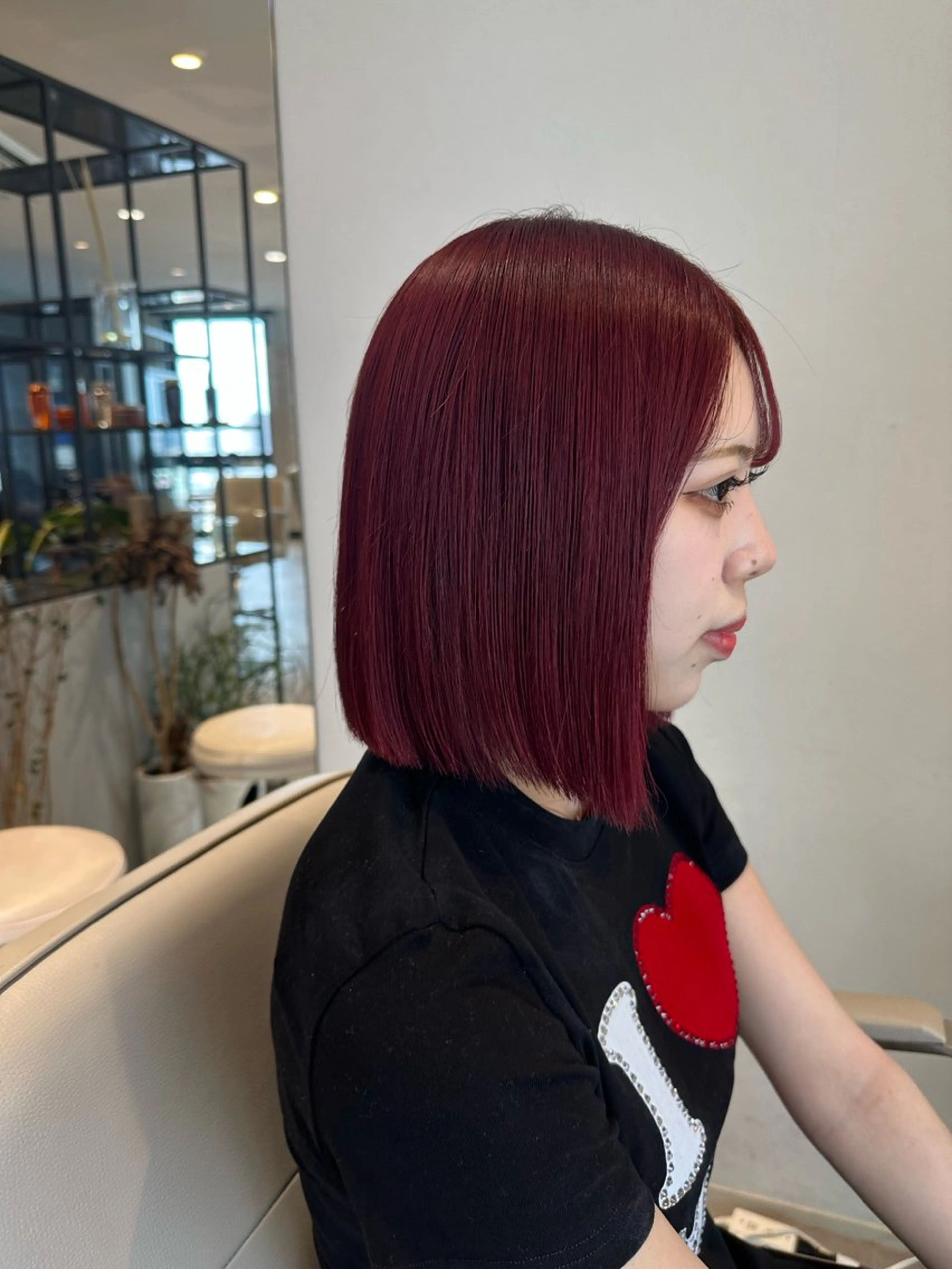 ミディアム カラー レッドカラー ボブ カット ヘアカラー トリートメント Bond Story fleek所属・渡辺 麻衣のヘアスタイル