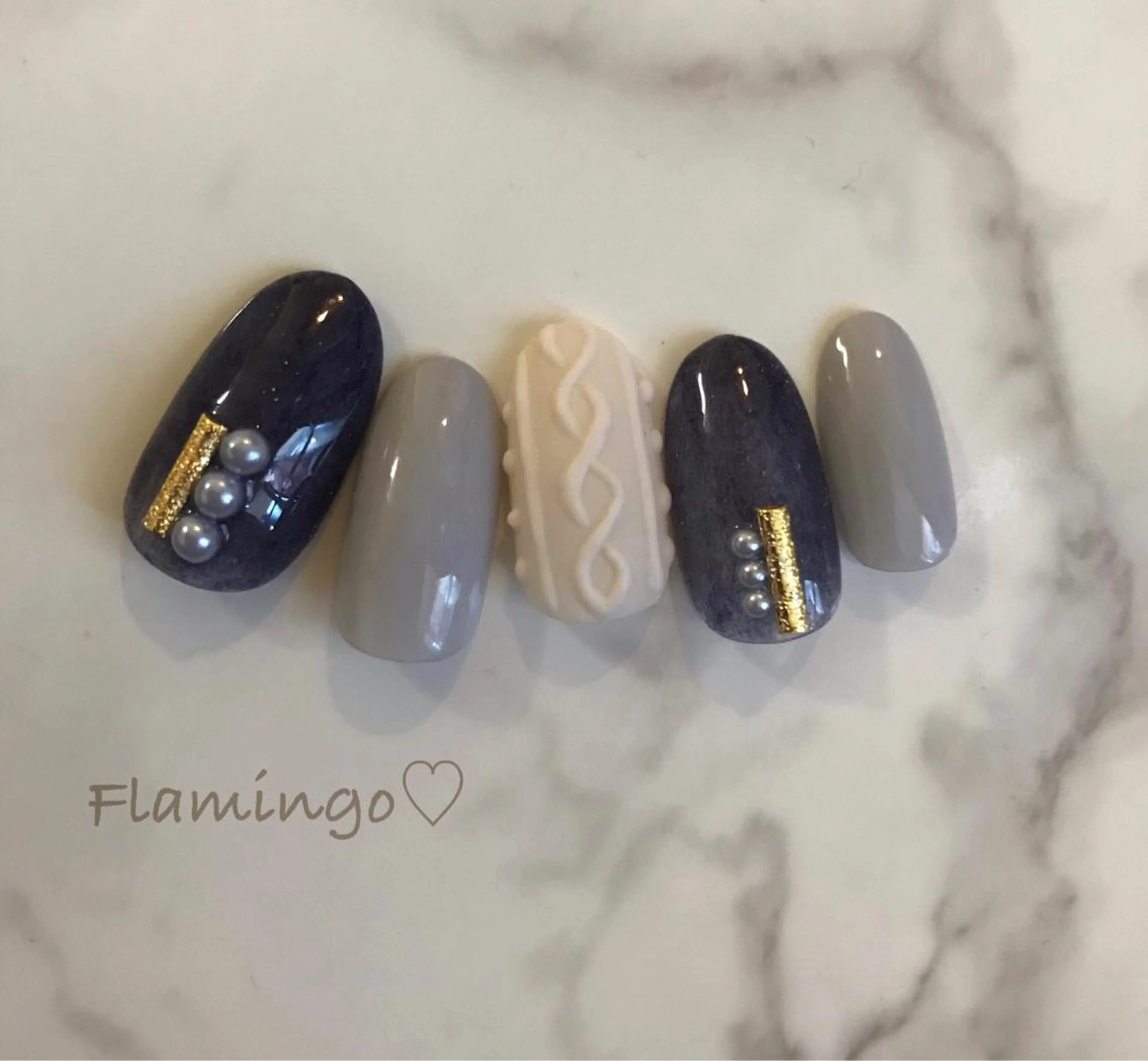 ネイル ブルー ワンカラーネイル 冬ネイル 40代からの爪に 優しい施術×自爪育成のネイルデザイン