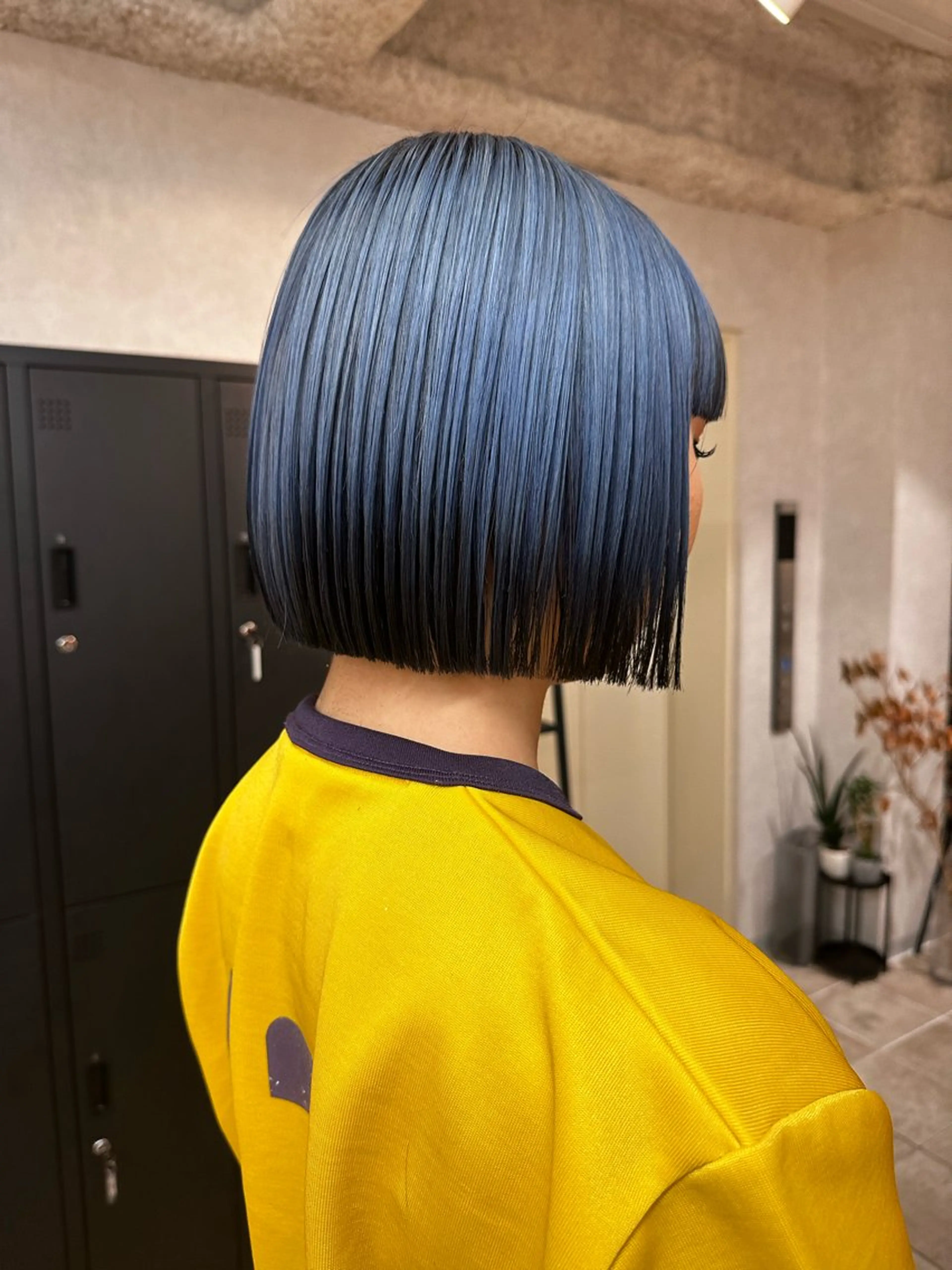 ショート カラー 黒髪 ブルーカラー グラデーションカラー broocH福岡所属・broocH 清水 駿【デザインカラー】のヘアスタイル