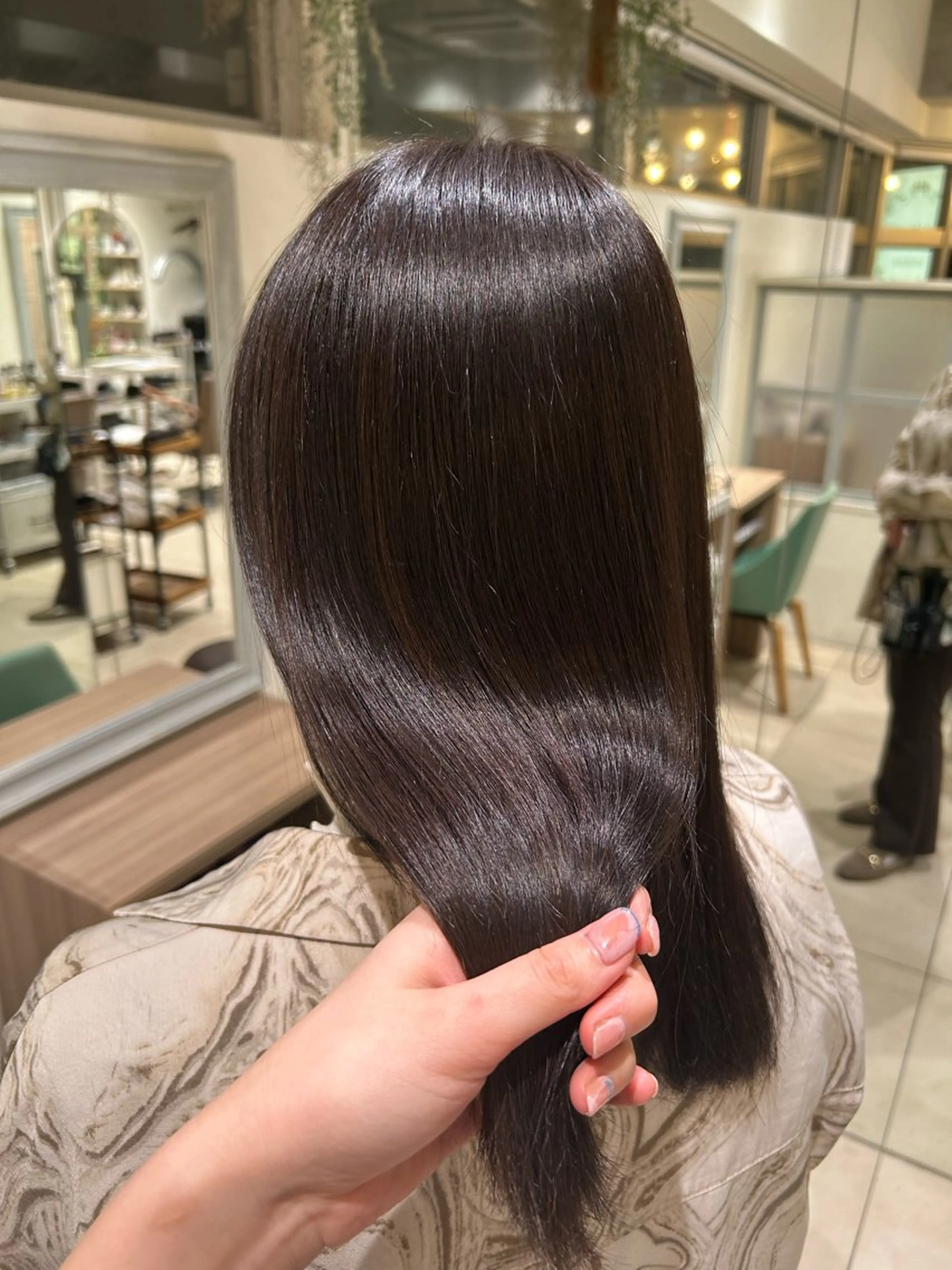 カラー momo🍑/顔周り カット/透明感カラーのヘアスタイル