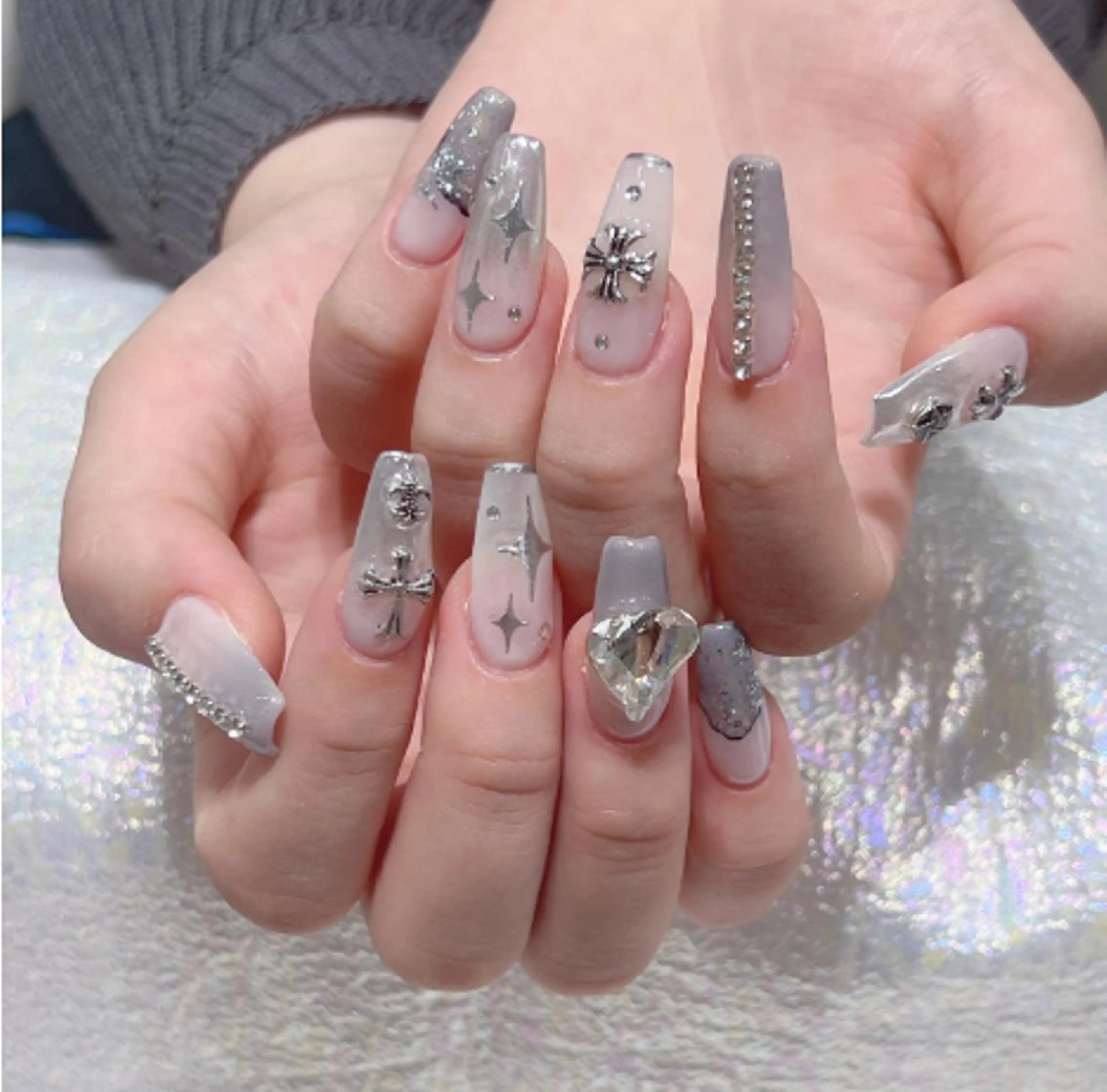 ネイル アートネイル 長さ出し ネイルチップ Queens マオのネイルデザイン