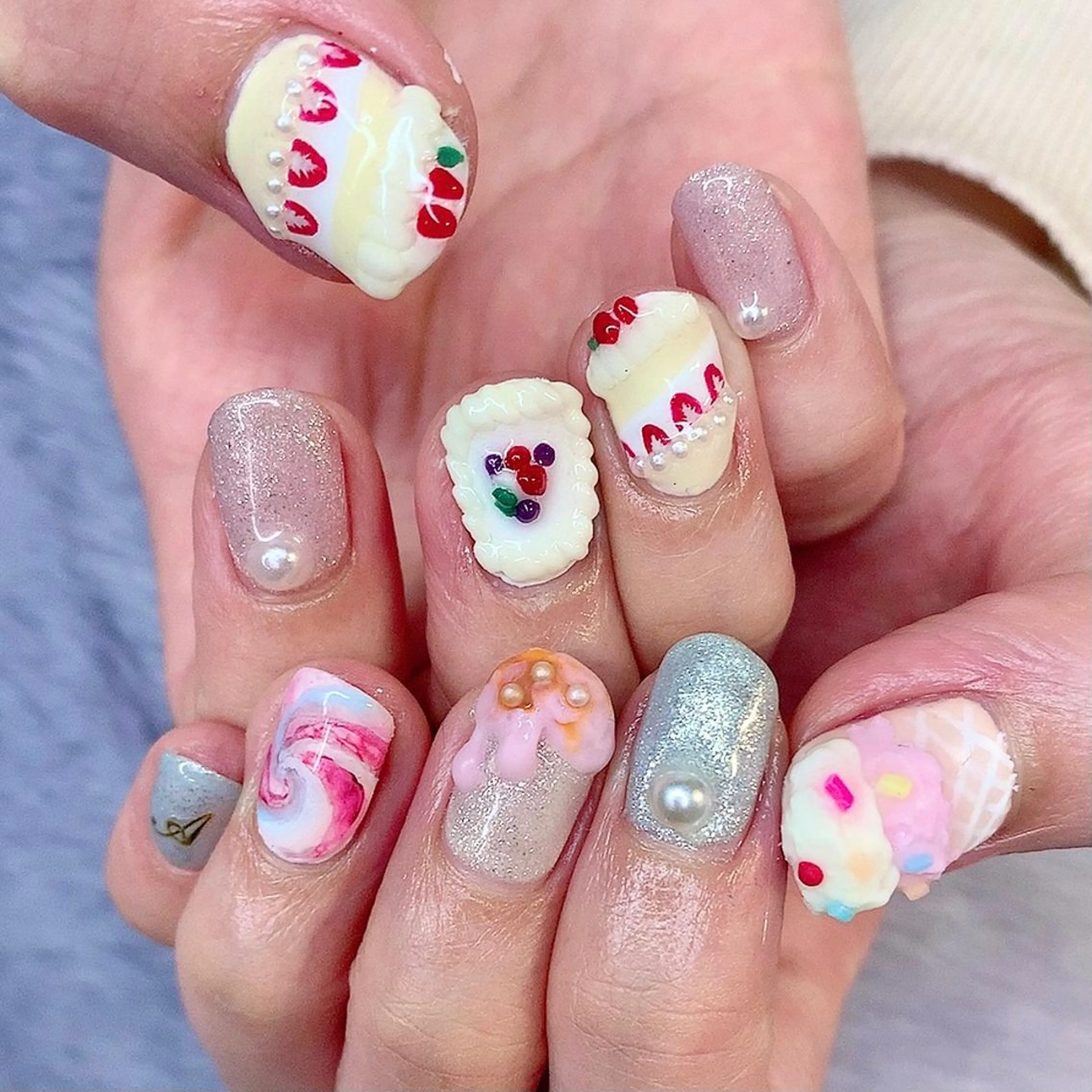 ネイル アートネイル オーロラネイル 氷ネイル・うるうるネイル キラキラネイル 韓国ネイル シェアサロンLei.g(レイジー)所属・3Dアートネイル💗 都築レナのネイルデザイン