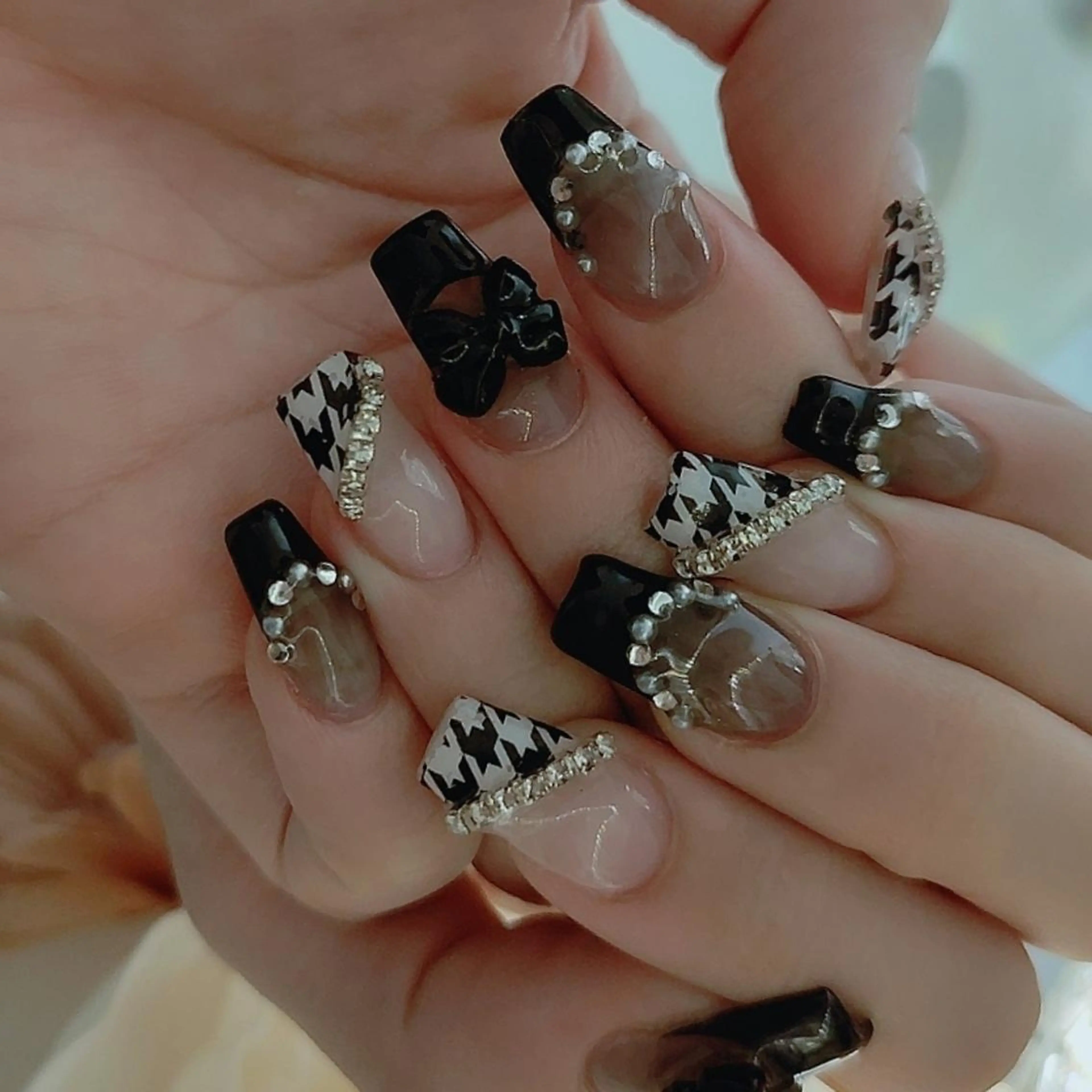 ネイル ハンドネイル RUNWAY 　　の眉毛・アイブロウイメージ