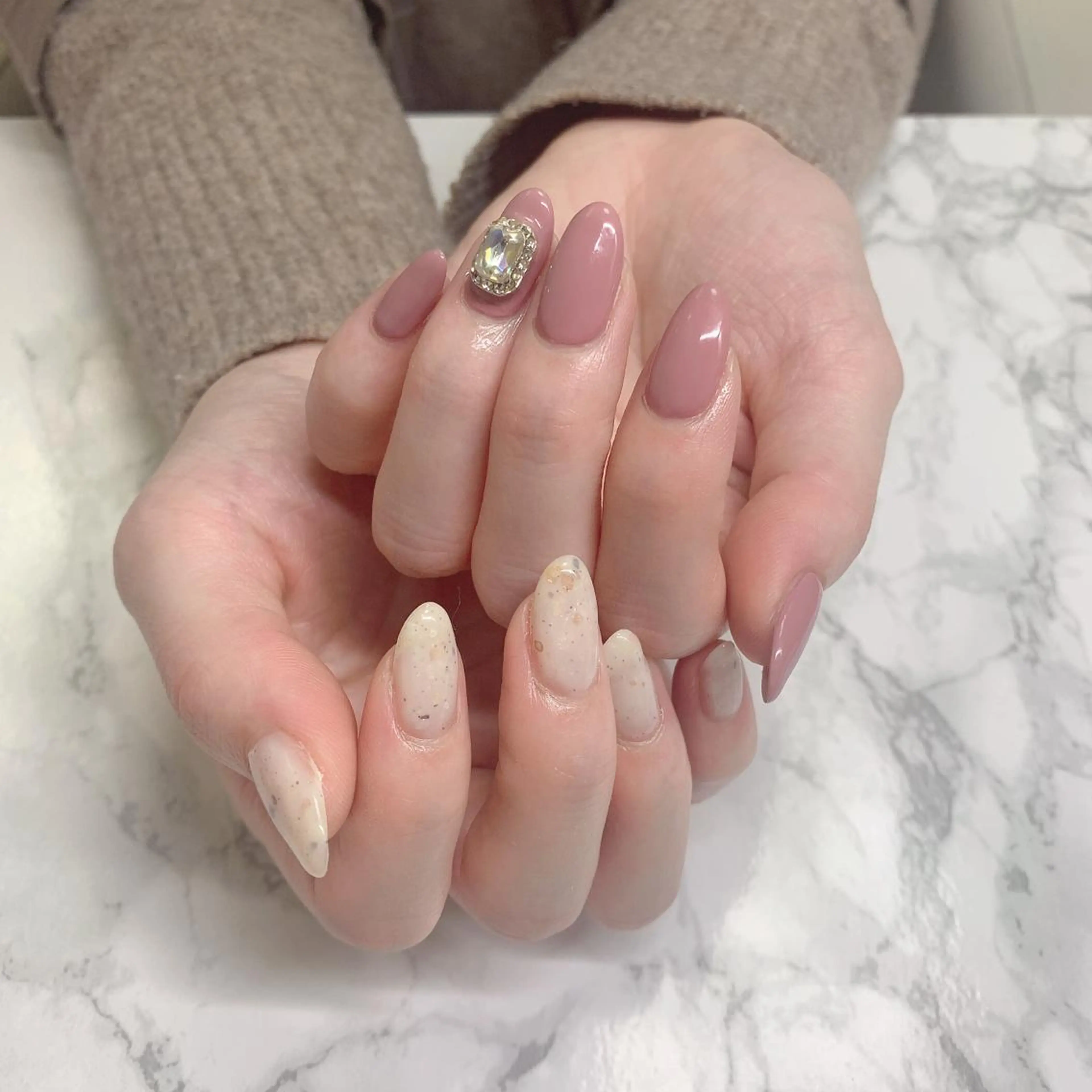 ネイル はな💎ネイル ワンホン、長さ出しのネイルデザイン