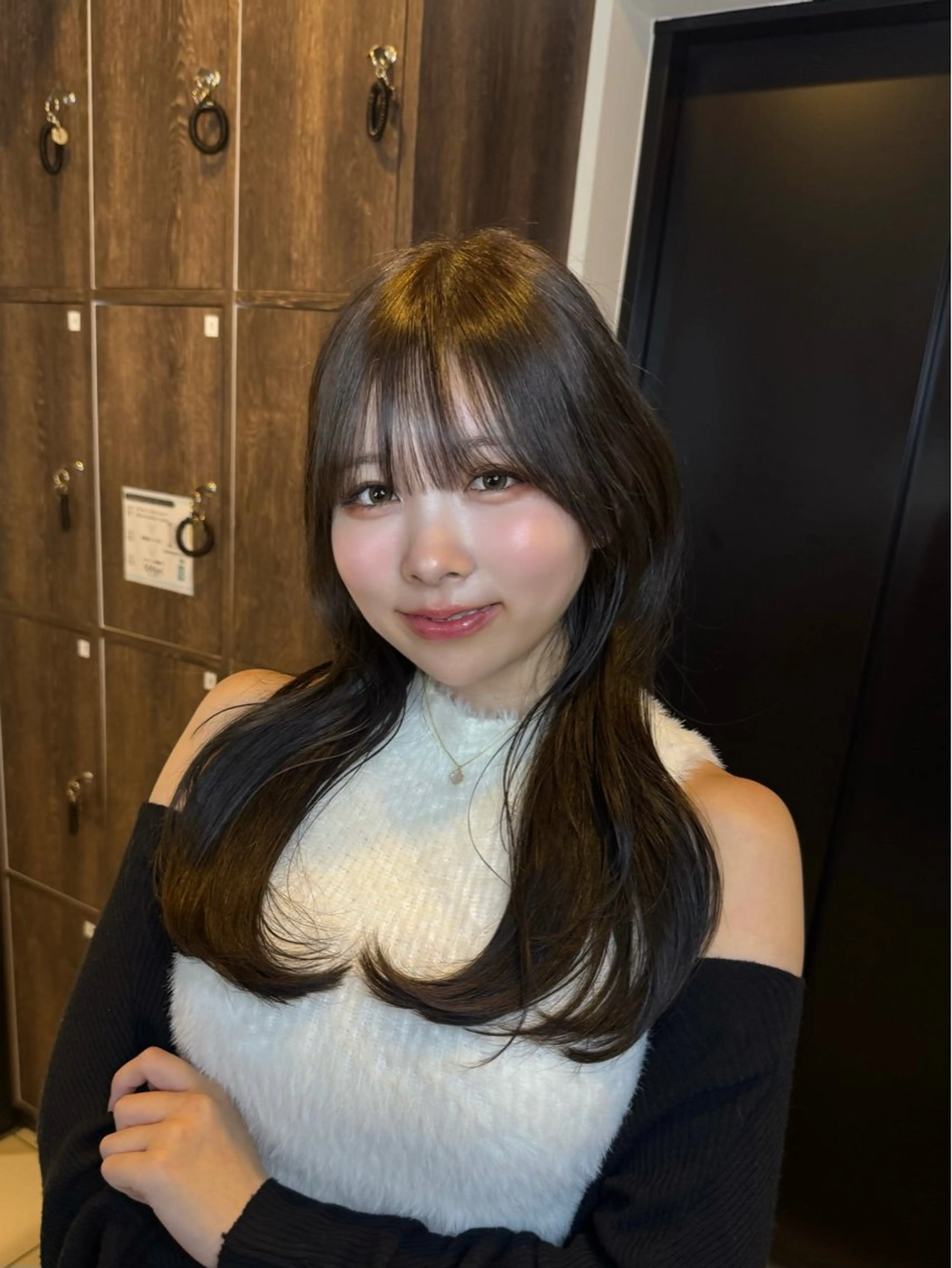 ロング カラー ロングレイヤー アッシュ アッシュブラウン ブラウンカラー くびれヘア カット Bonheur銀座 /前田 栞九郎のヘアスタイル