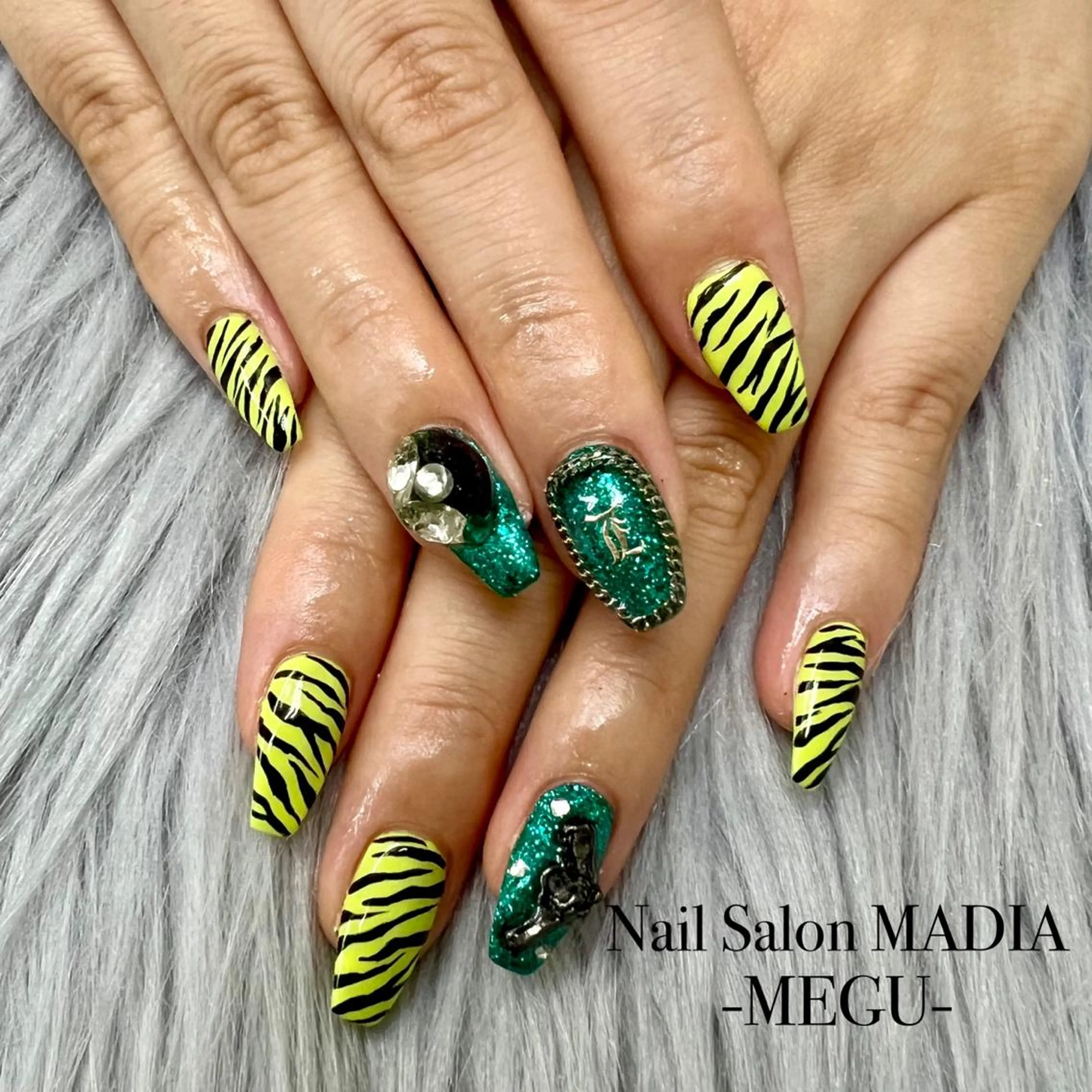 ネイル MADIA藤沢所属・MADIA MEGUのネイルデザイン