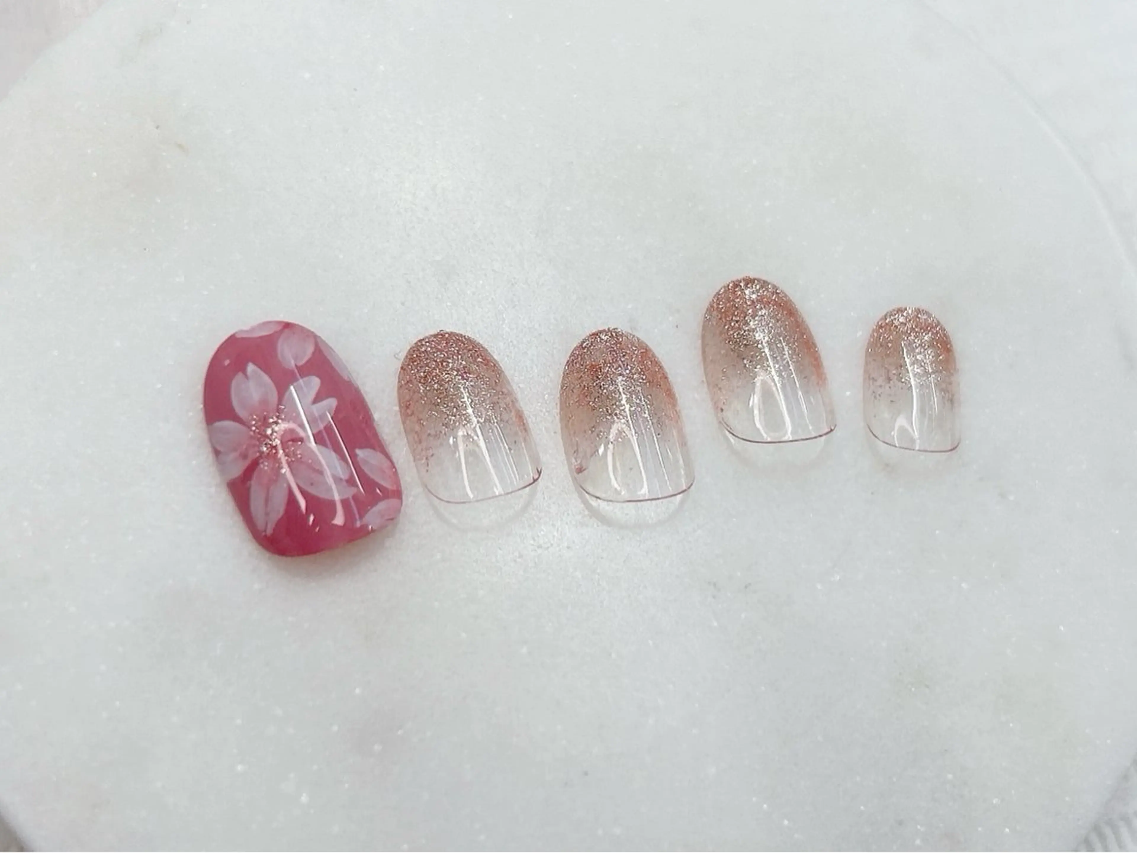 ネイル アートネイル 桜ネイル フラワーネイル グラデーション ラメ(グリッター) ハンドネイル Forca total studio所属・Forca Airaのネイルデザイン