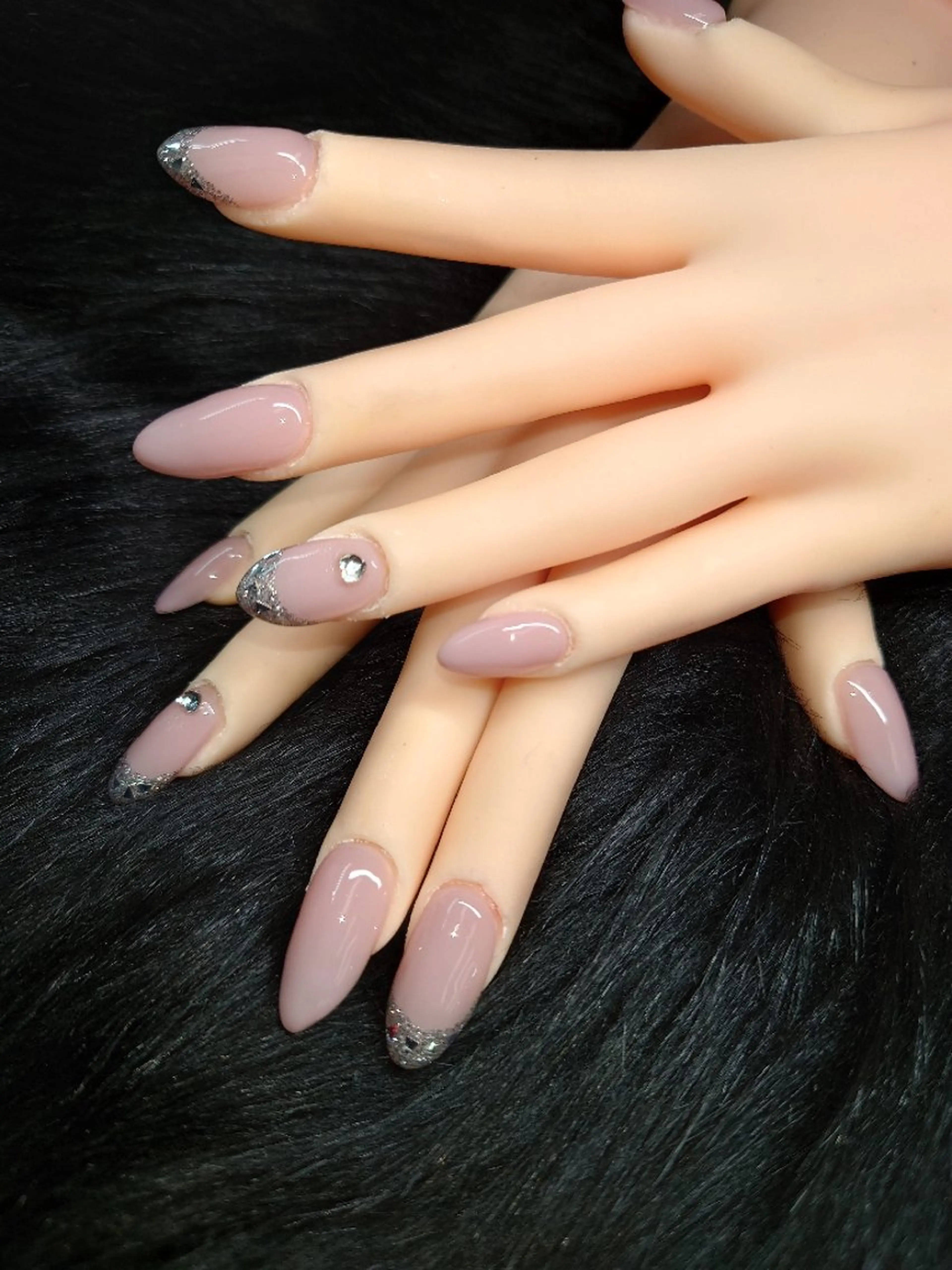 ネイル White  Se7enのネイルデザイン