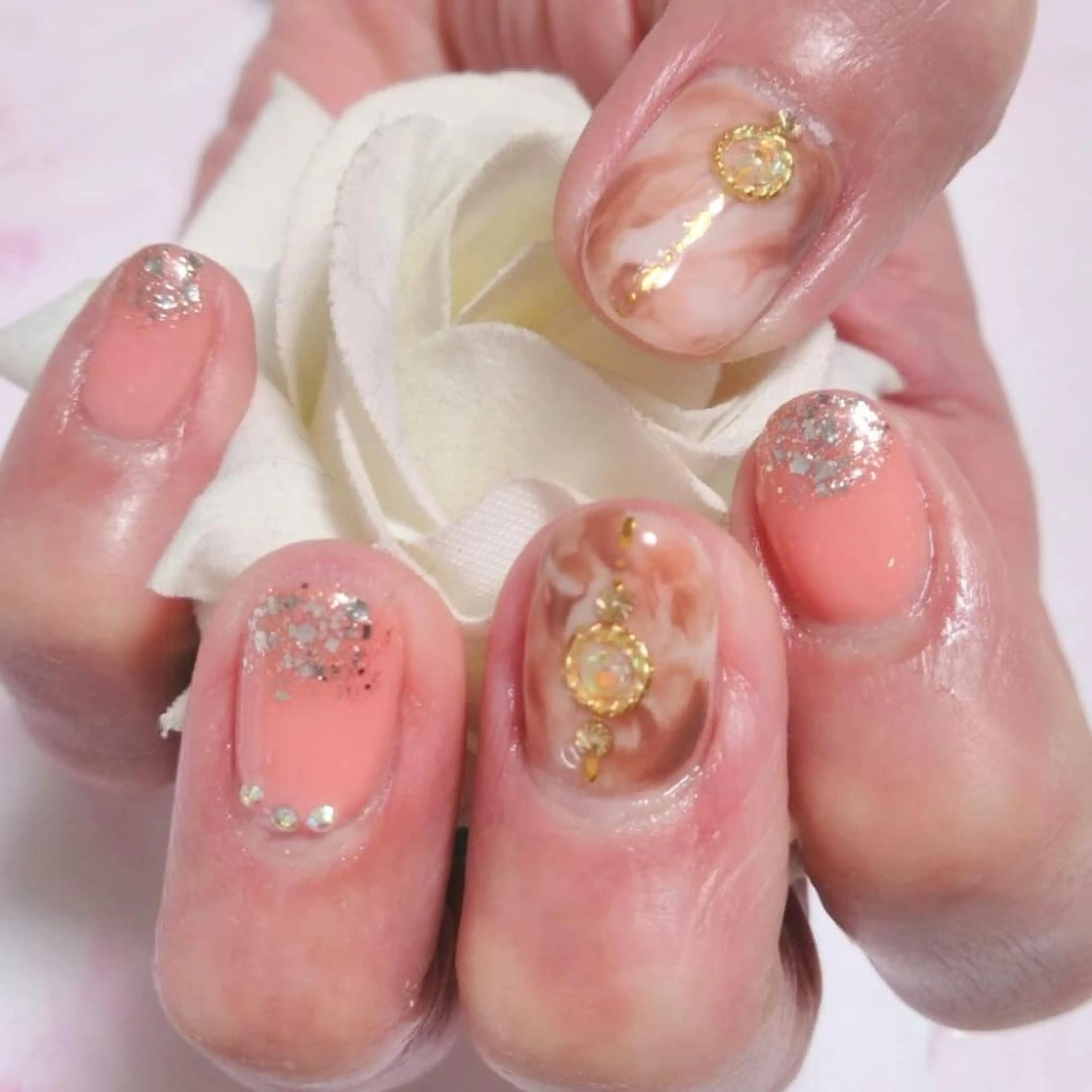 ネイル エステとネイル ローズコンフォートのネイルデザイン