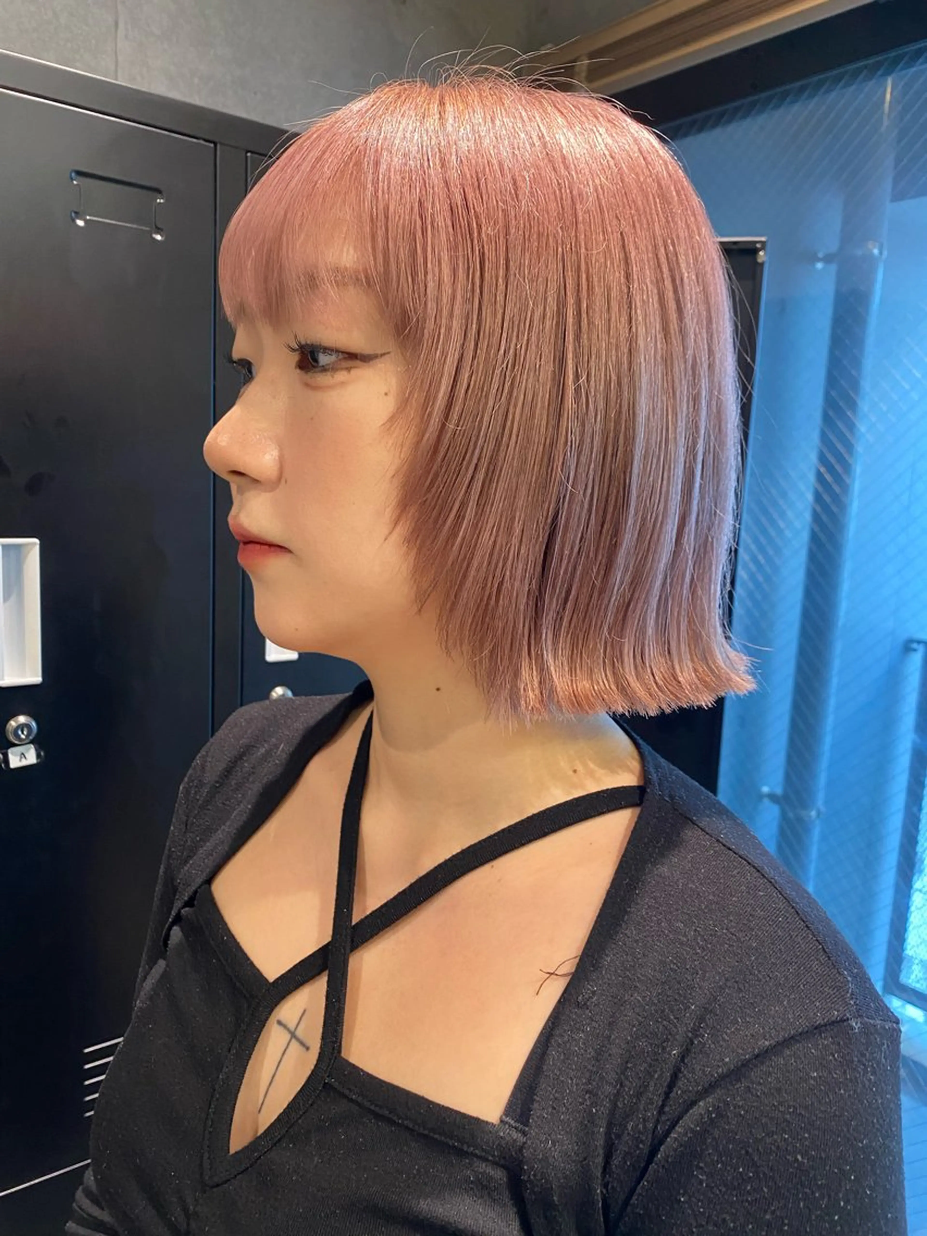 ショート カラー 切りっぱなしボブ ベージュカラー ブリーチ ブロンド ハイトーンカラー カット ヘアカラー トリートメント hina💟 透明感カラーのヘアスタイル