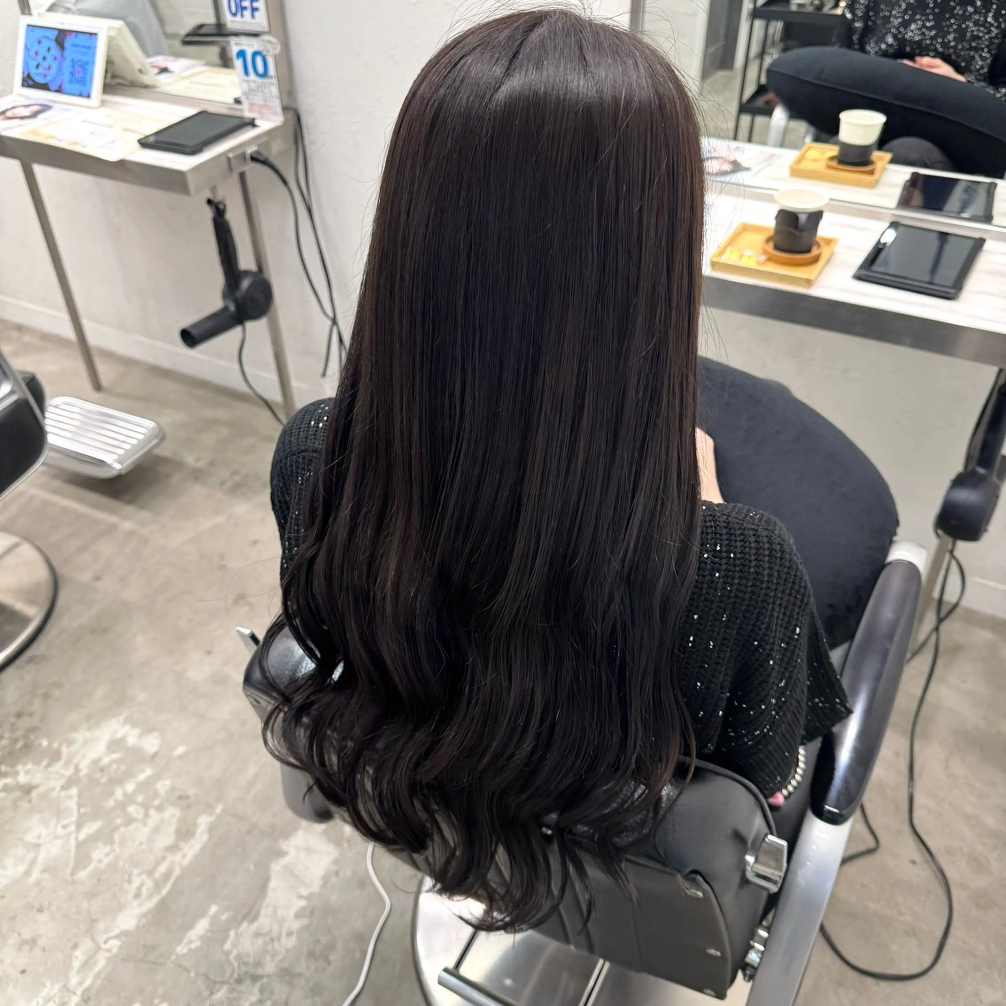 ロング カラー 透明感カラー ダークグレー ダークグレージュ グレージュ 学生 女性限定 / AYANO 💗🪽のヘアスタイル